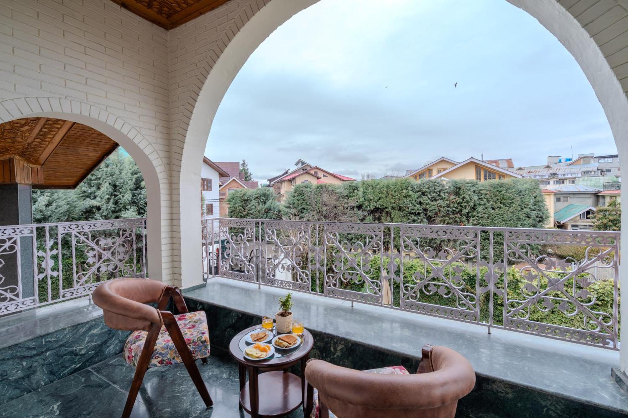 Villa Saffronstays Sun Srinagar (Jammu and Kashmir)