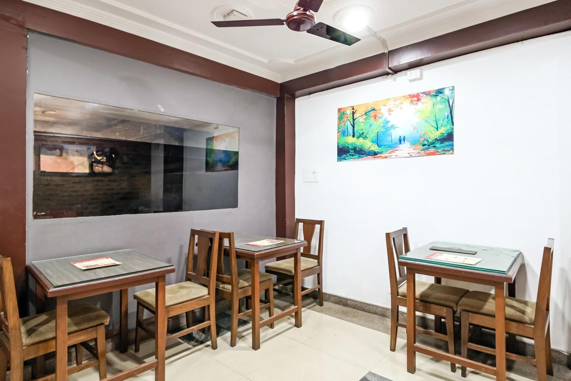 Hotel O 26454 Star & Restaurant Srinagar (Jammu and Kashmir)