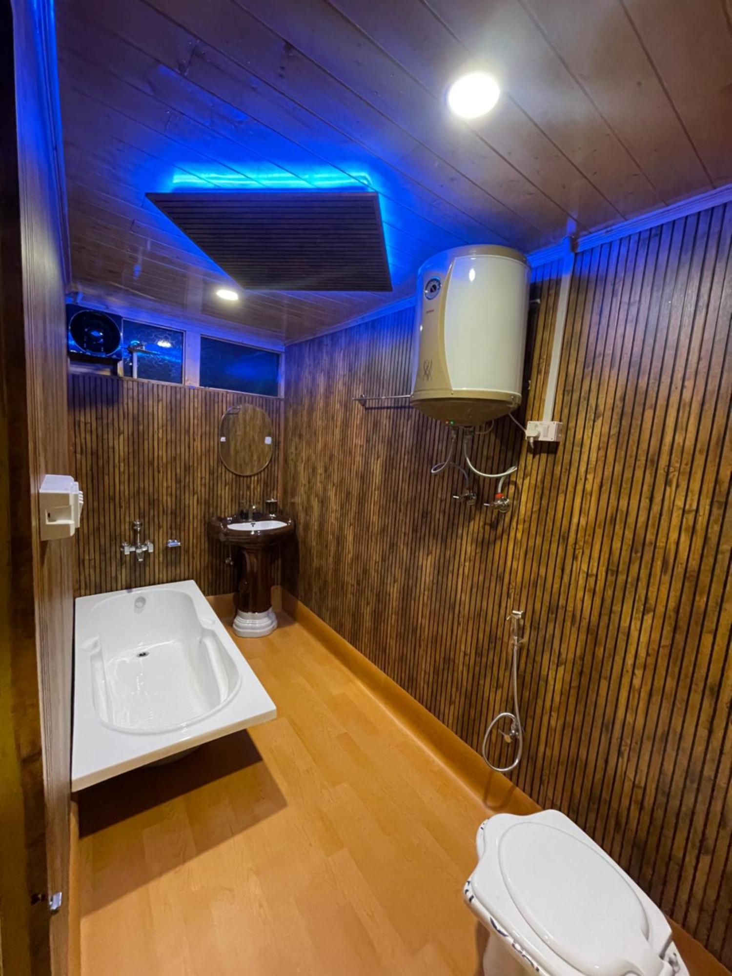 Hb Nancy Group Of Houseboats Srinagar (Jammu and Kashmir)