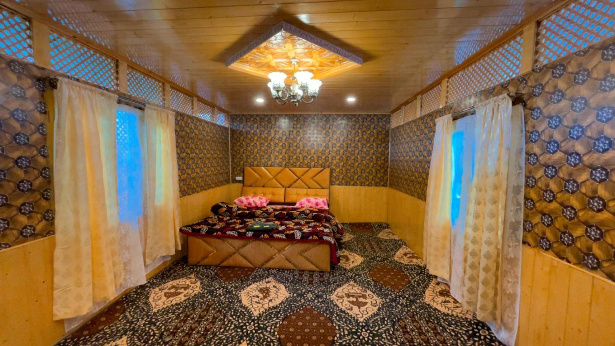 Hb Nancy Group Of Houseboats Srinagar (Jammu and Kashmir)