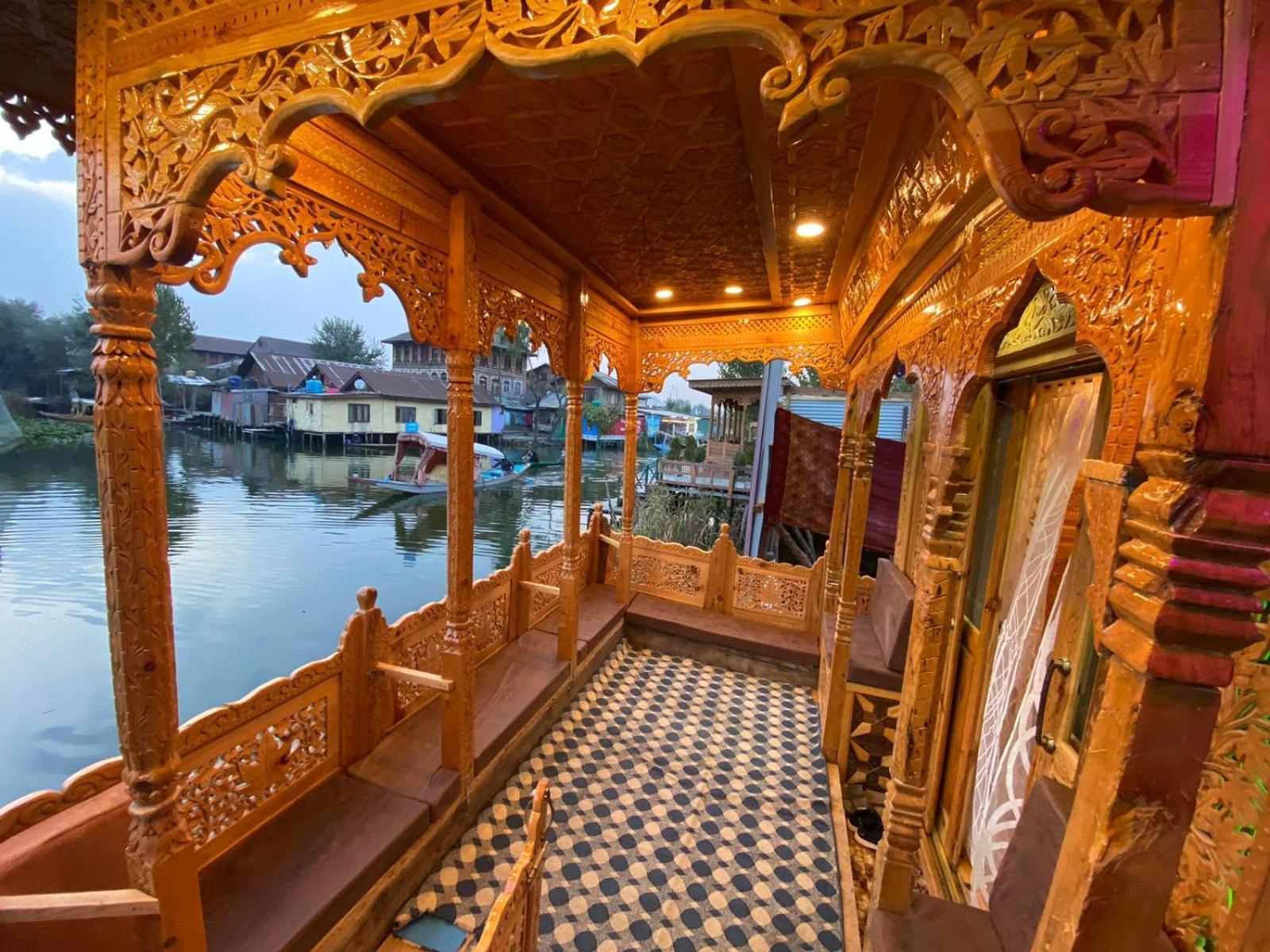 Botel Dilnaaz Group Of Houseboats Srinagar (Jammu and Kashmir)