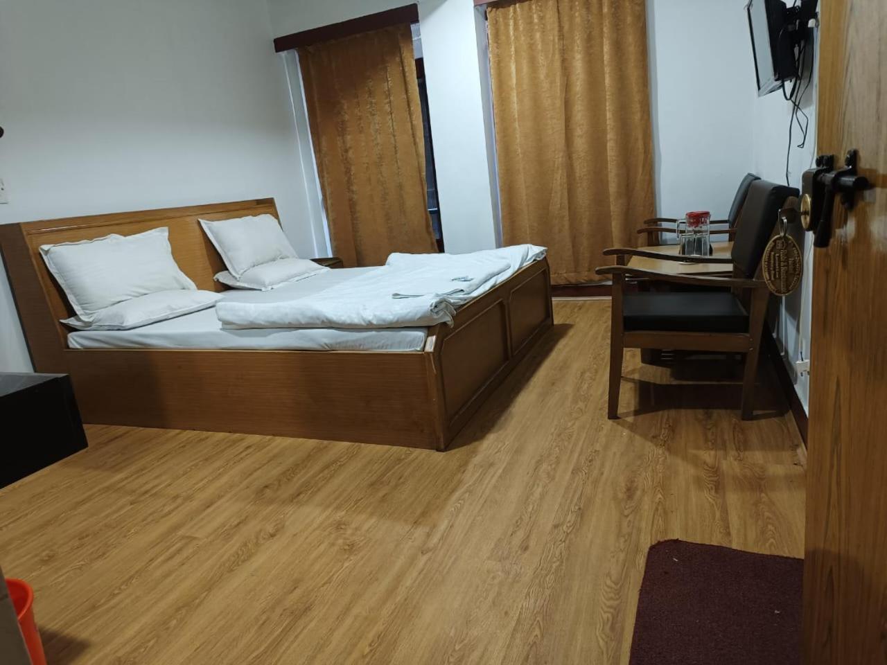 Ruby Hotel 2*
