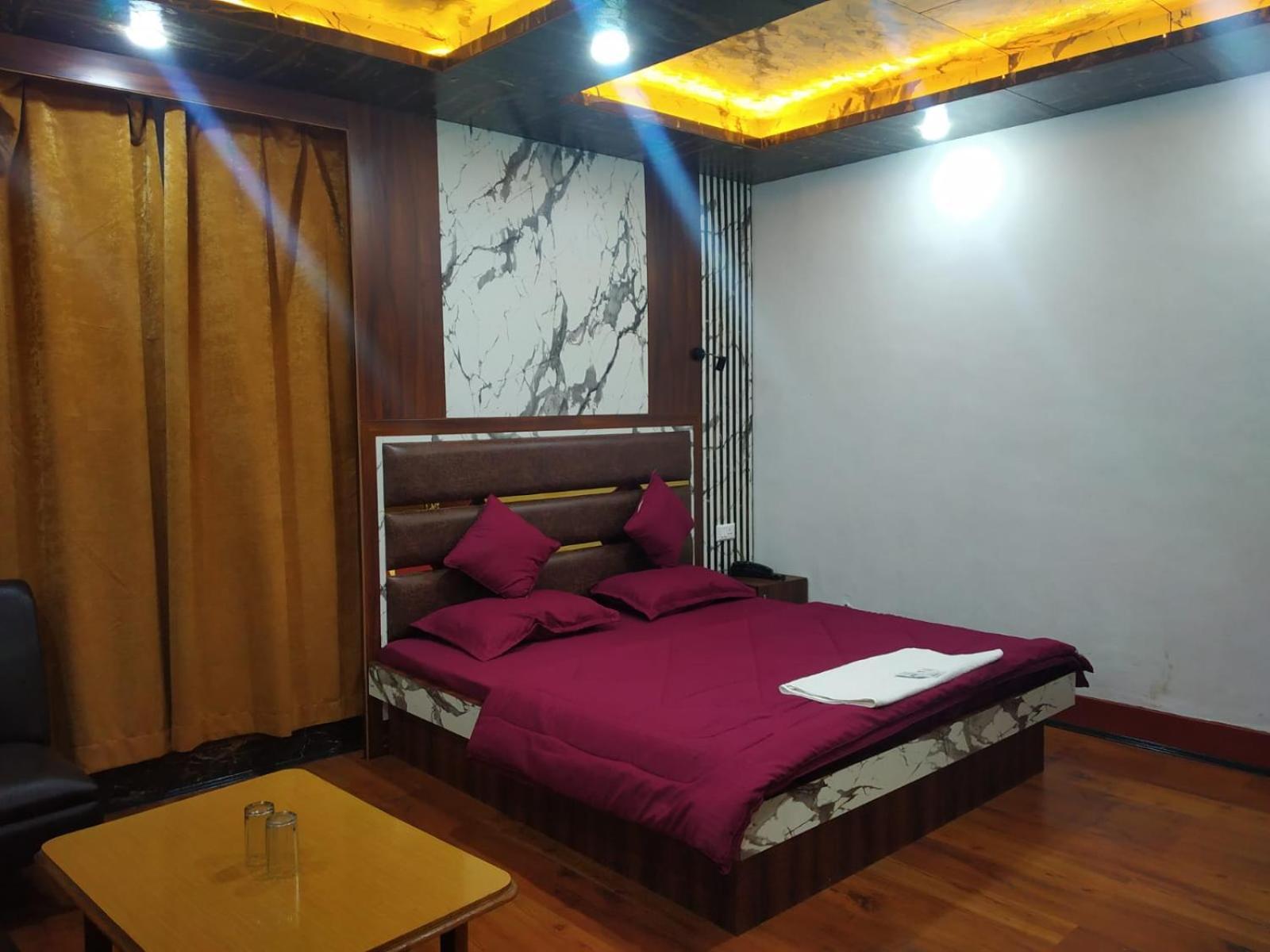Ruby Hotel 2*