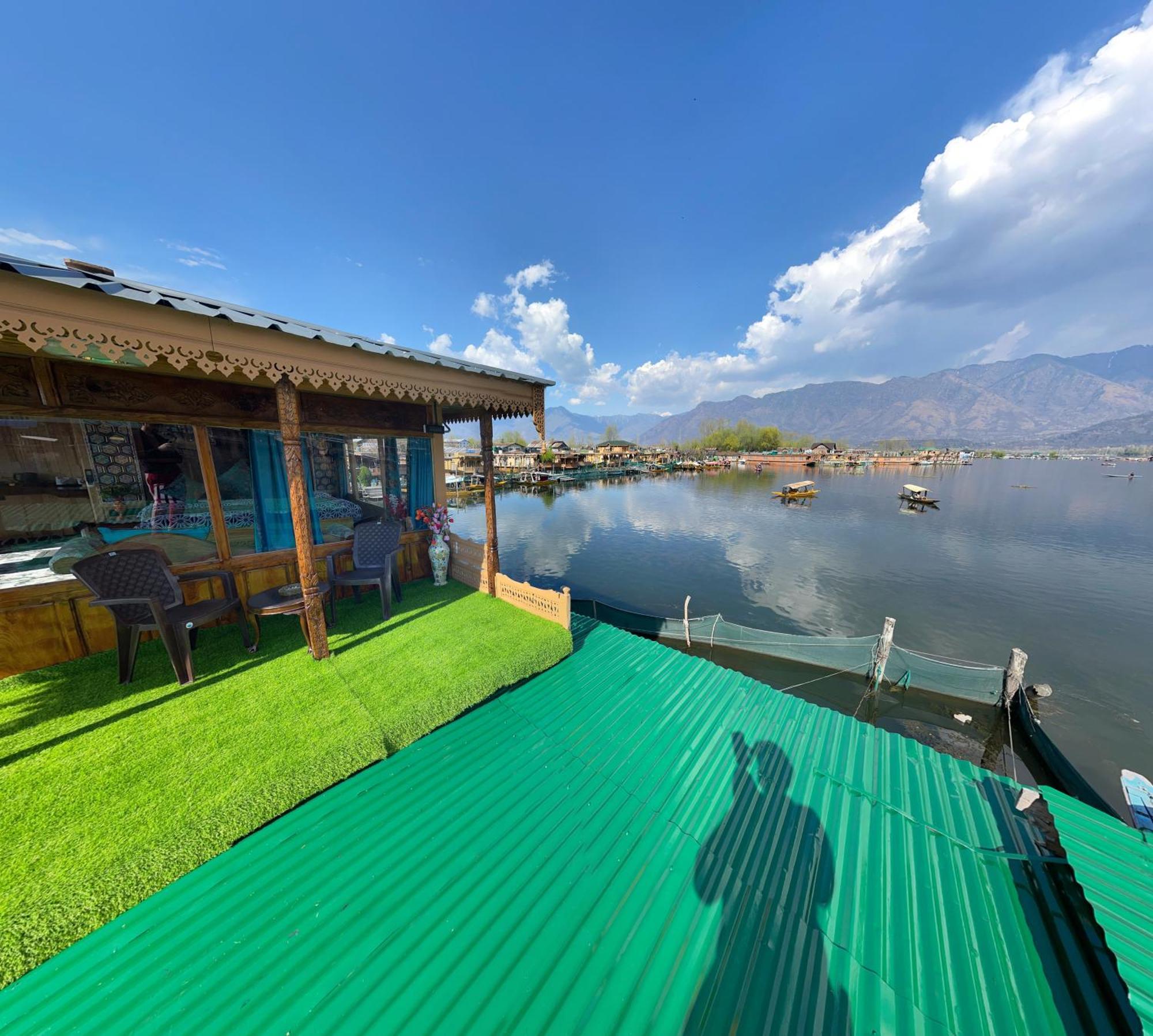 Botel Hb Freedom Group Of Houseboats