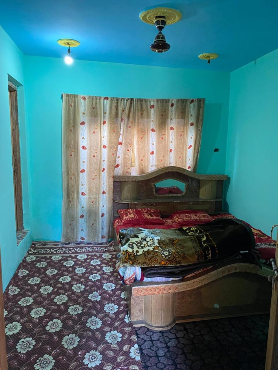 Homestay Adeel Homes *