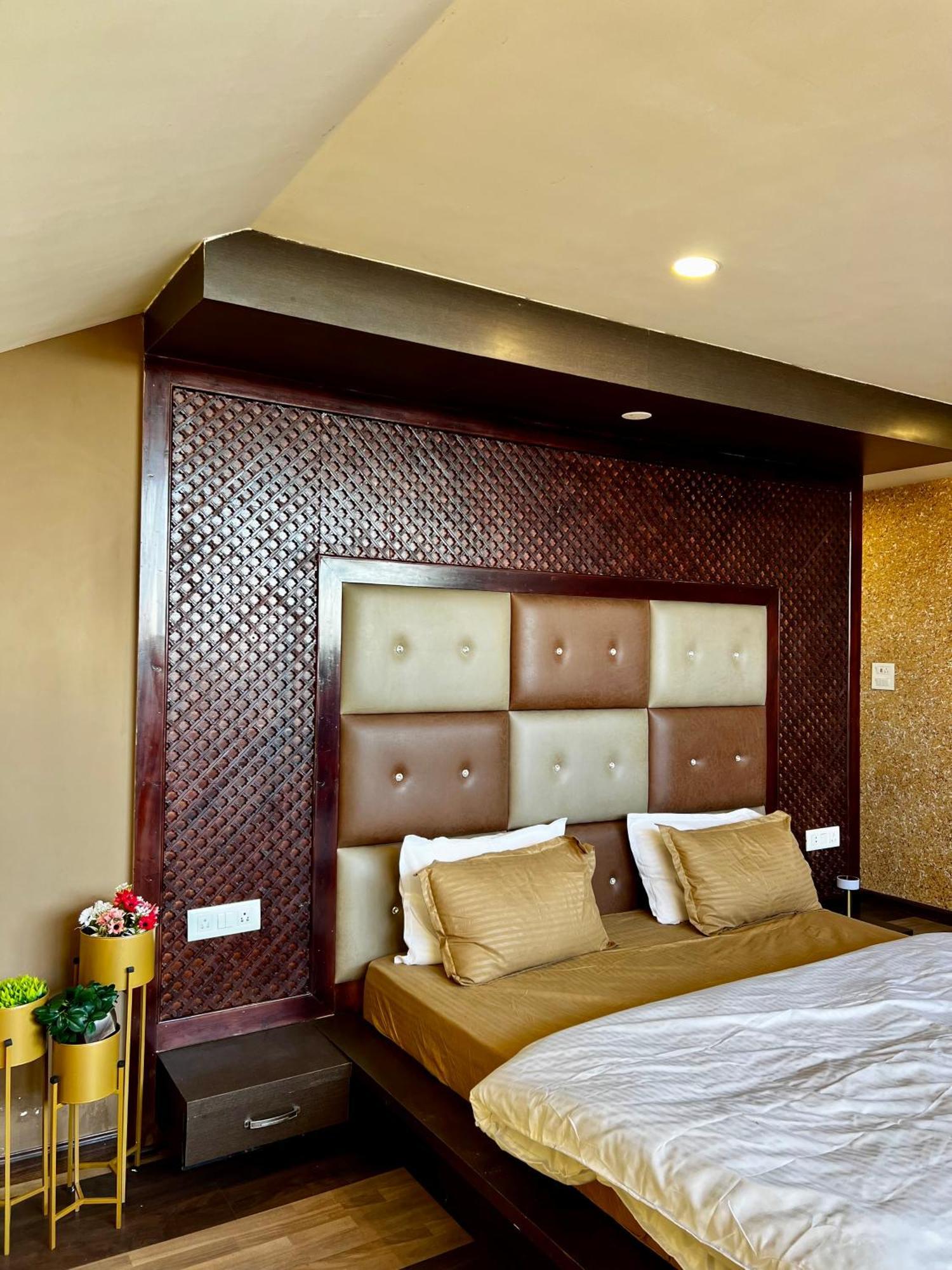 Chinar Apartment Srinagar (Jammu and Kashmir)