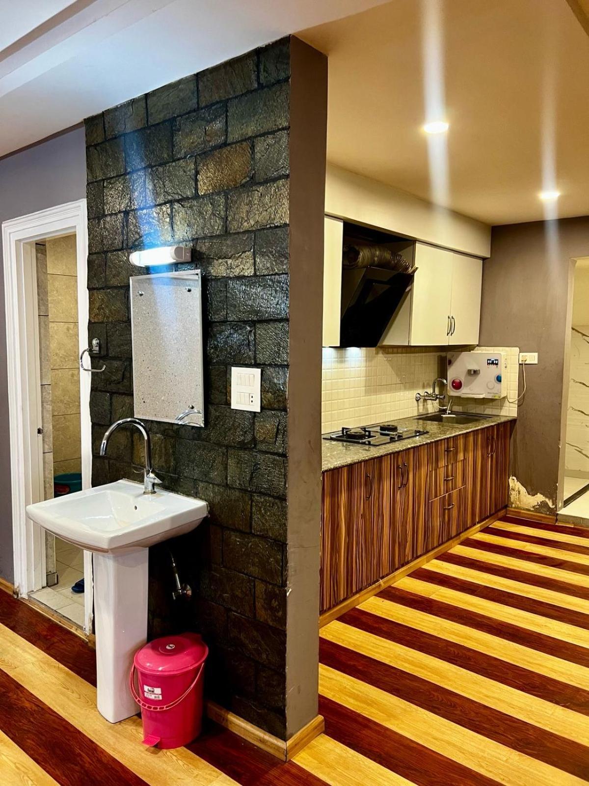Chinar Apartment