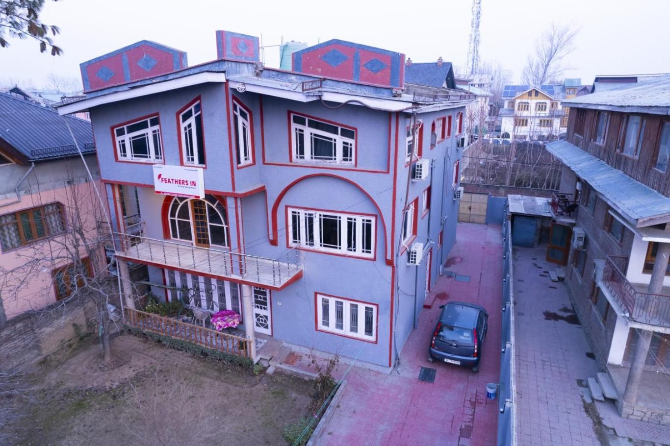 Feathers In Srinagar (Jammu and Kashmir)