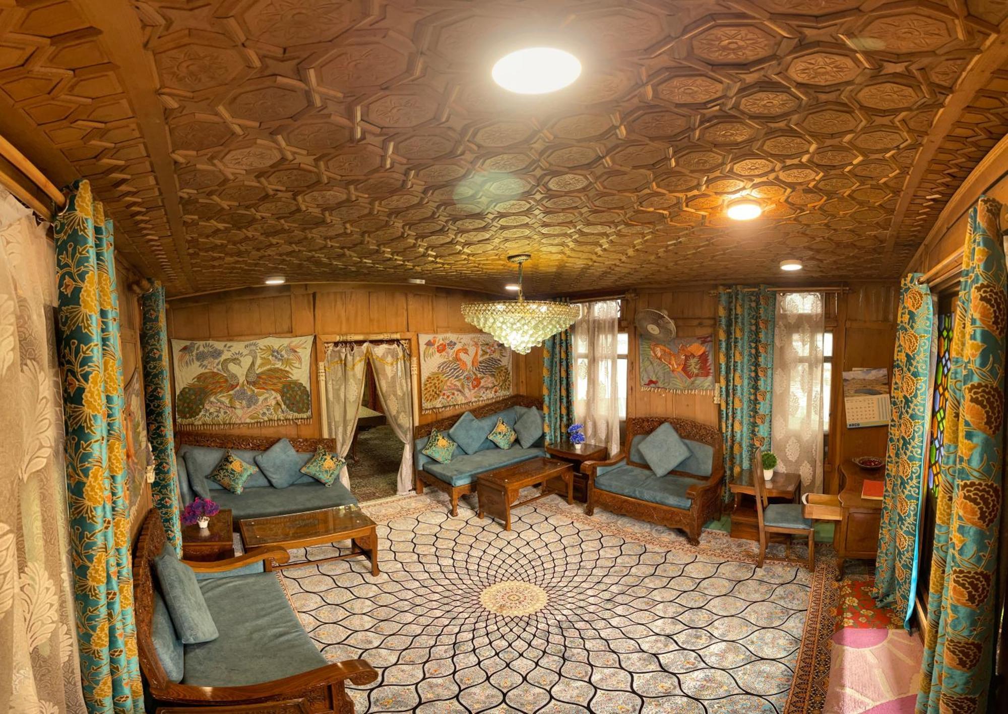 Hb Freedom Group Of Houseboats Botel Srinagar (Jammu and Kashmir)