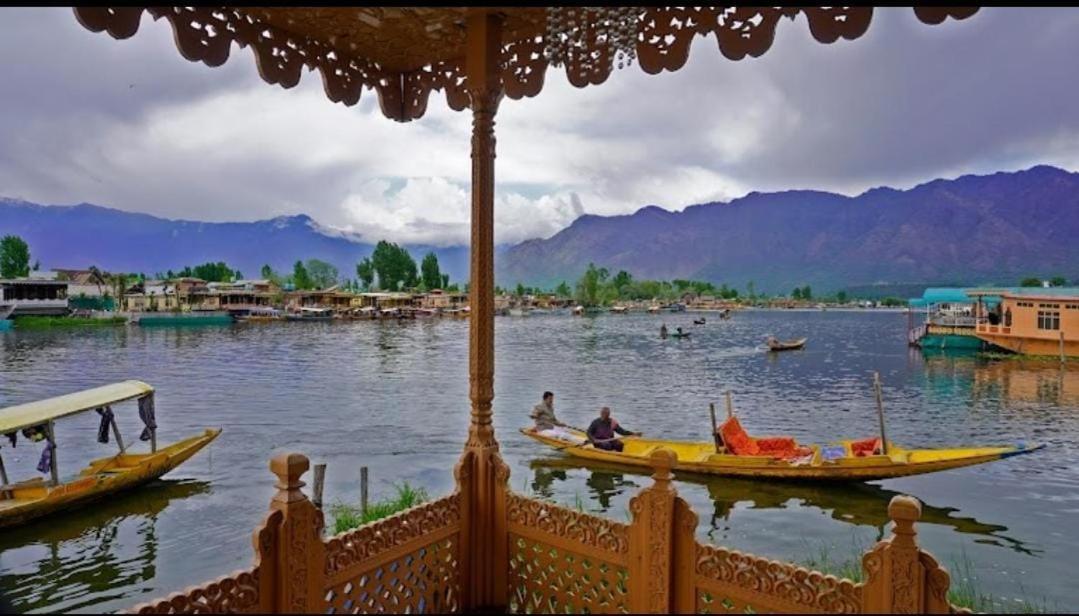 Hotel Mossess Retreat Group Of Houseboats
