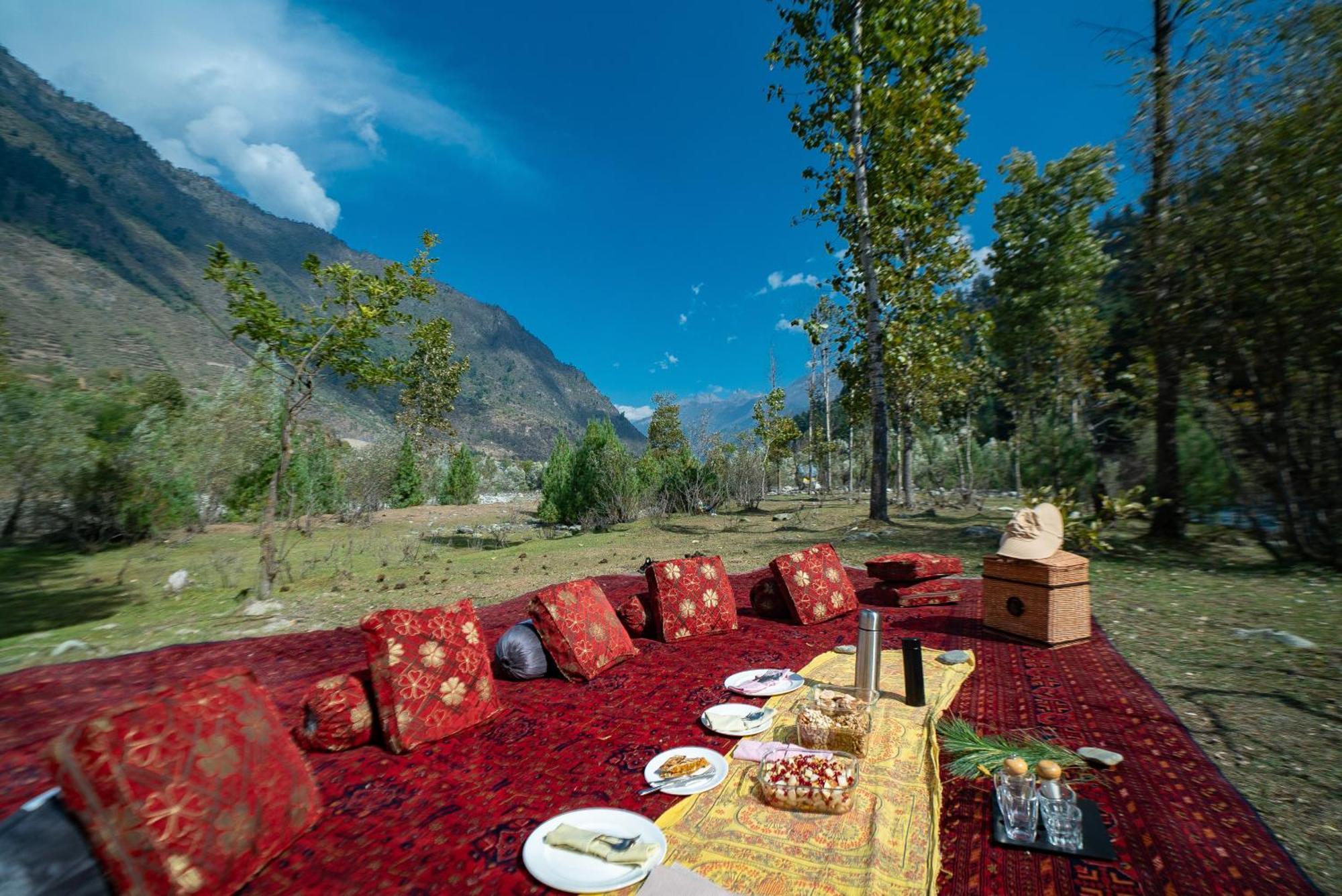 Qayaam Gah Resort Srinagar (Jammu and Kashmir)