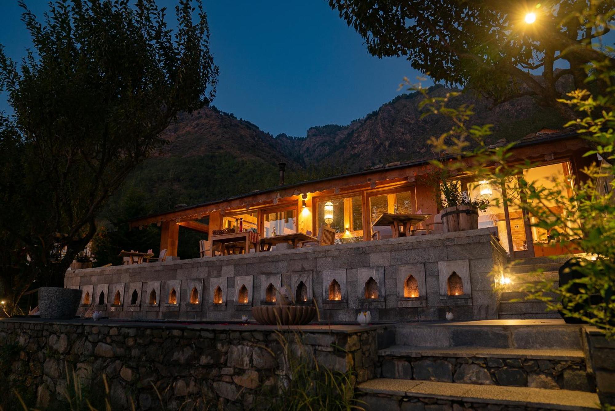 Qayaam Gah * Srinagar (Jammu and Kashmir)