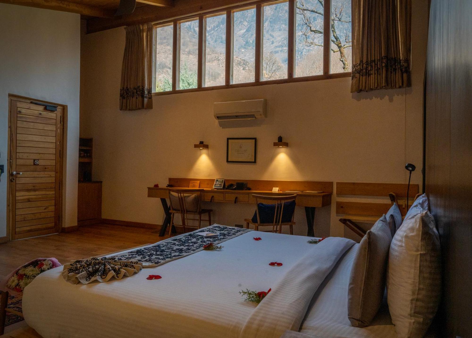 Qayaam Gah Resort Srinagar (Jammu and Kashmir)