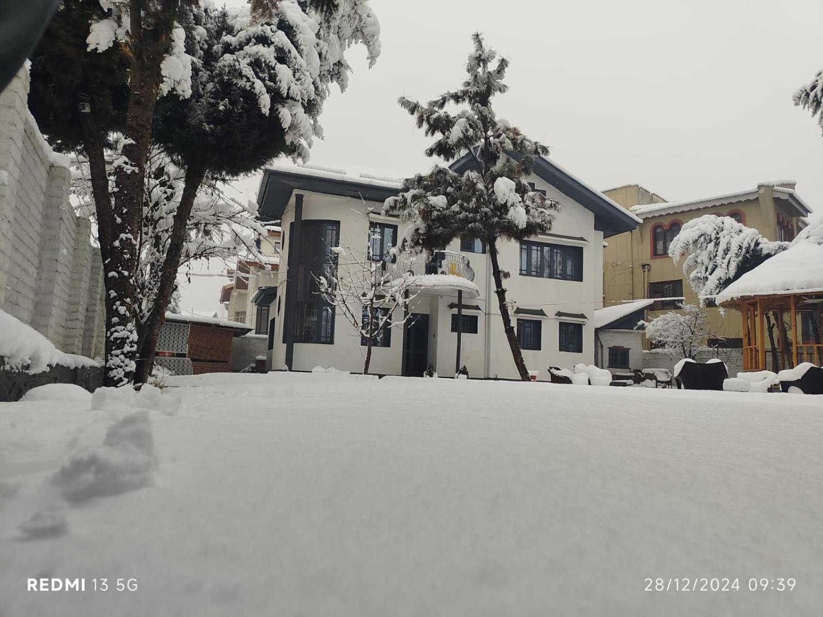Luxury Escape - Dilan Residency Srinagar (Jammu and Kashmir)