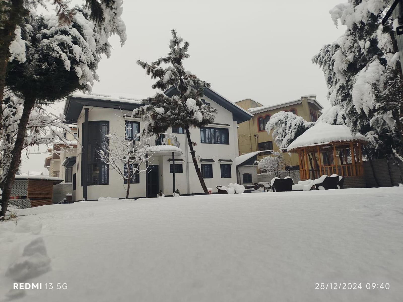 Luxury Escape - Dilan Residency Villa