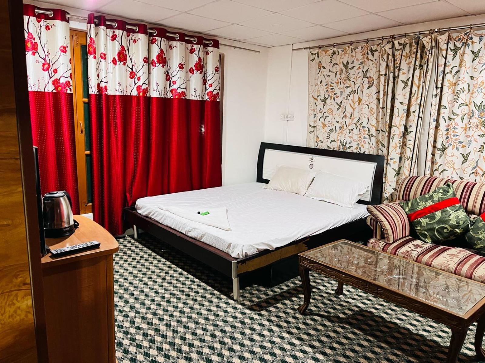 Mawra Guest house *