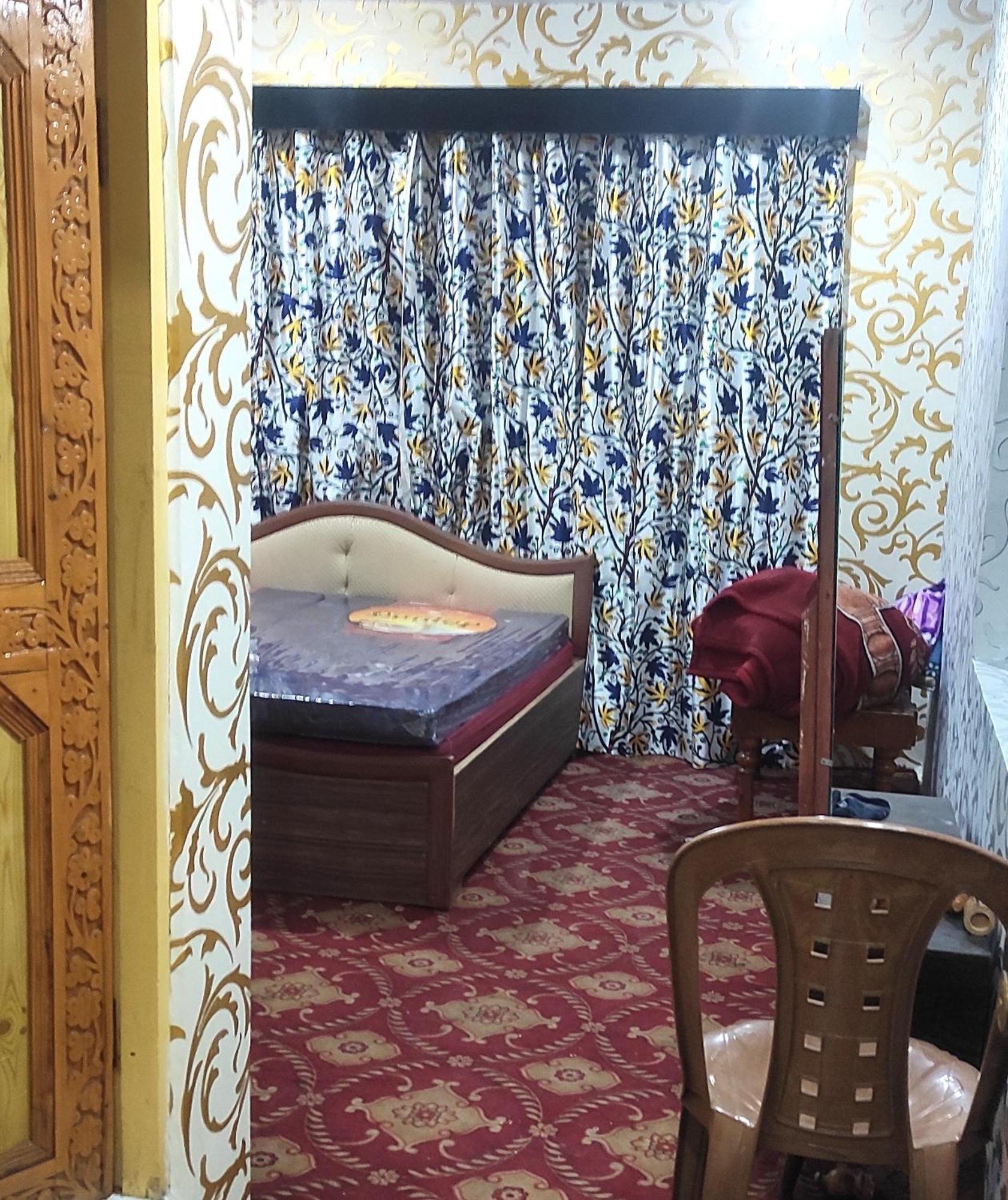 First Kashmir Hotel Srinagar (Jammu and Kashmir)