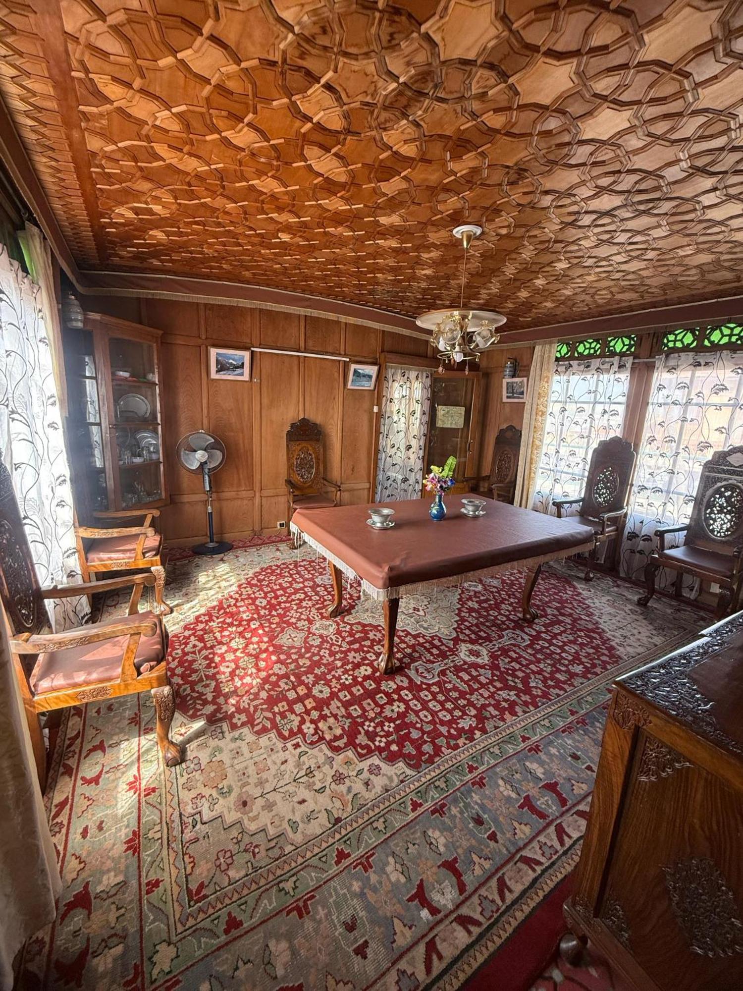 Lalarukh Group Of Houseboats Hotel 4*