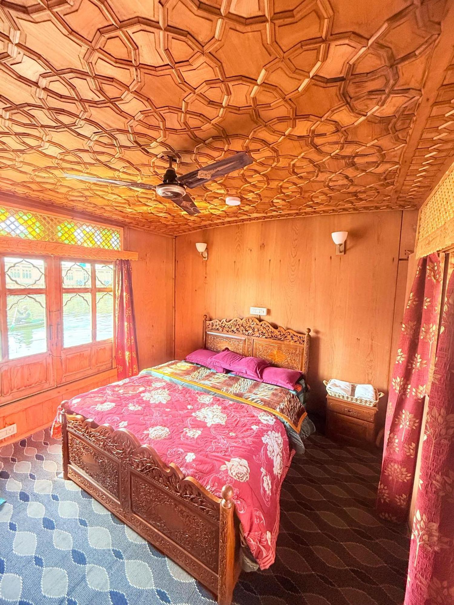 Lalarukh Group Of Houseboats Hotel Srinagar (Jammu and Kashmir)