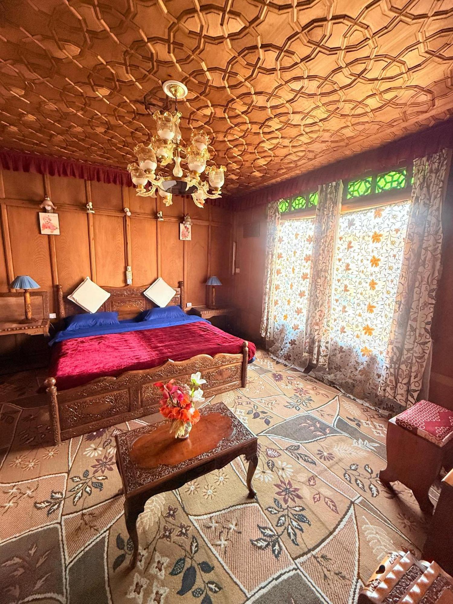 Lalarukh Group Of Houseboats 4* Srinagar (Jammu and Kashmir)