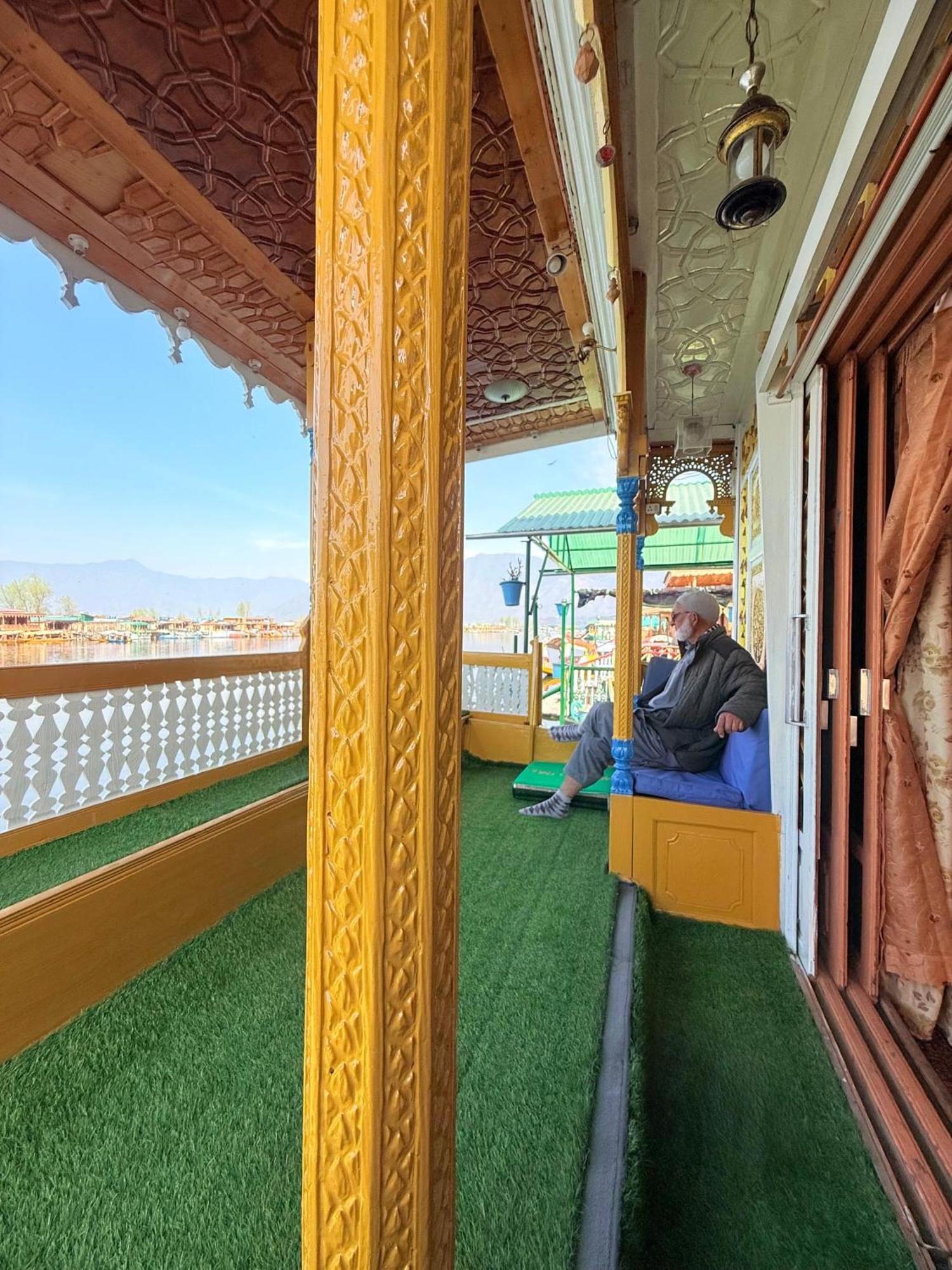 Lalarukh Group Of Houseboats