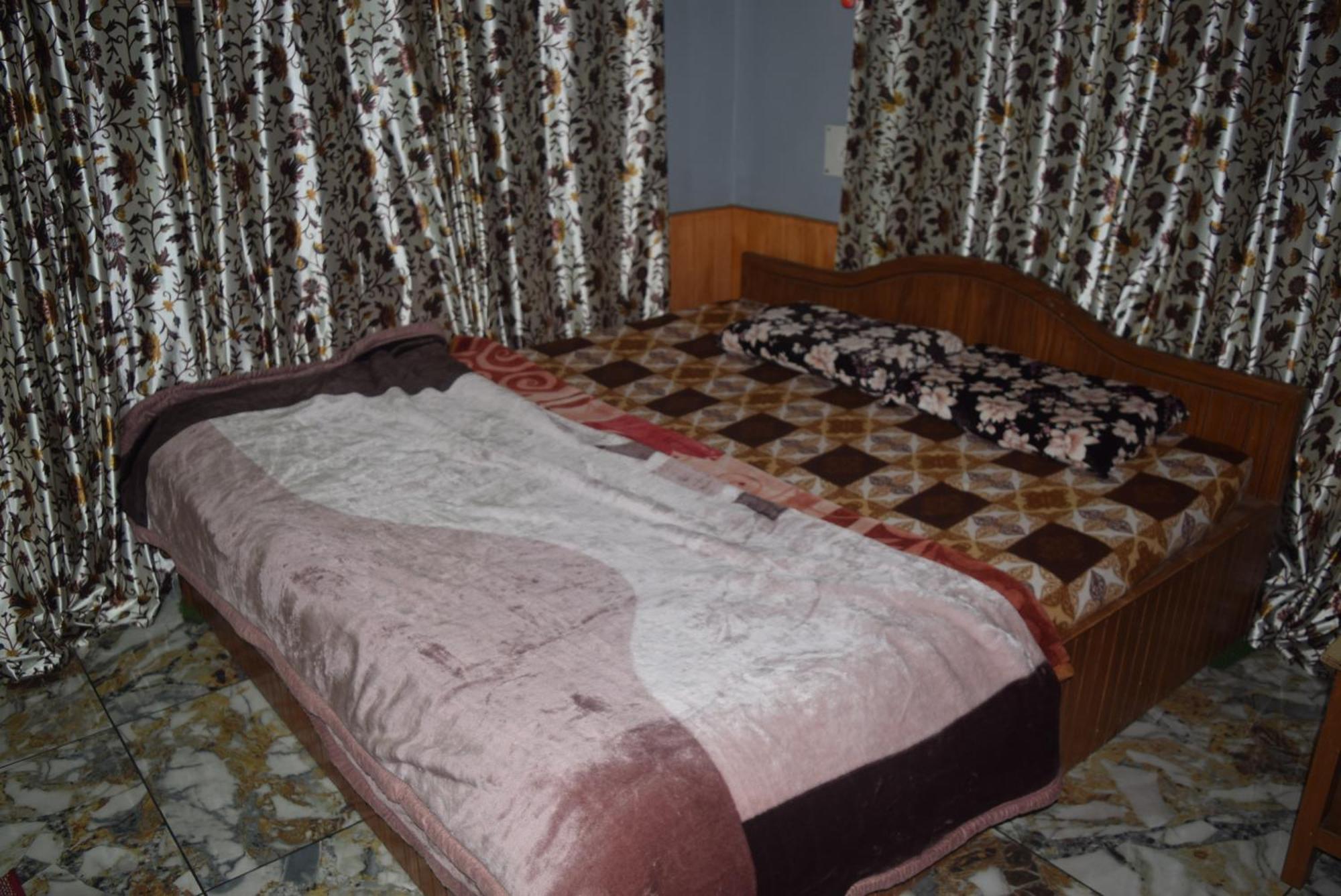 Joo * Srinagar (Jammu and Kashmir)