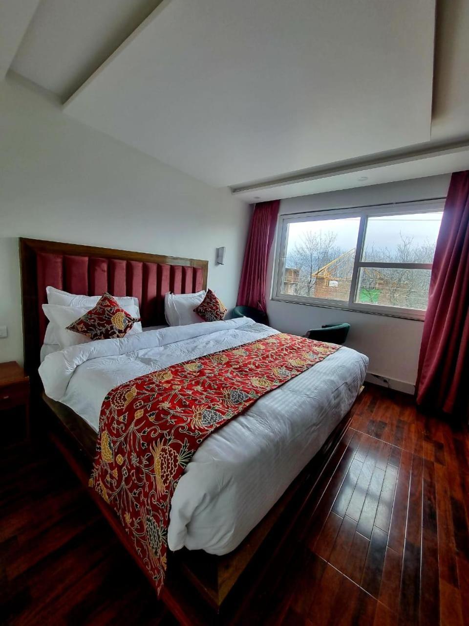 Mayfair 3*