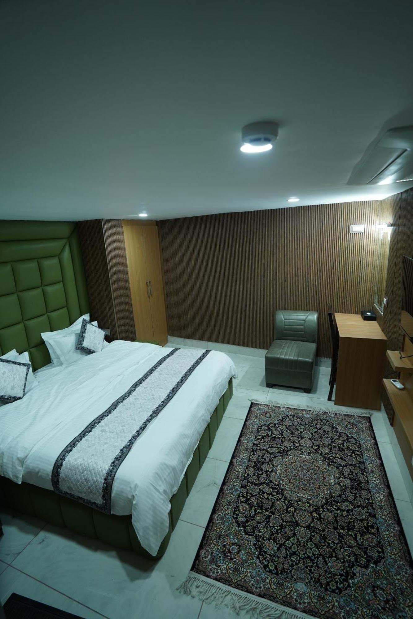 Hotel Asian Comfort Srinagar (Jammu and Kashmir)