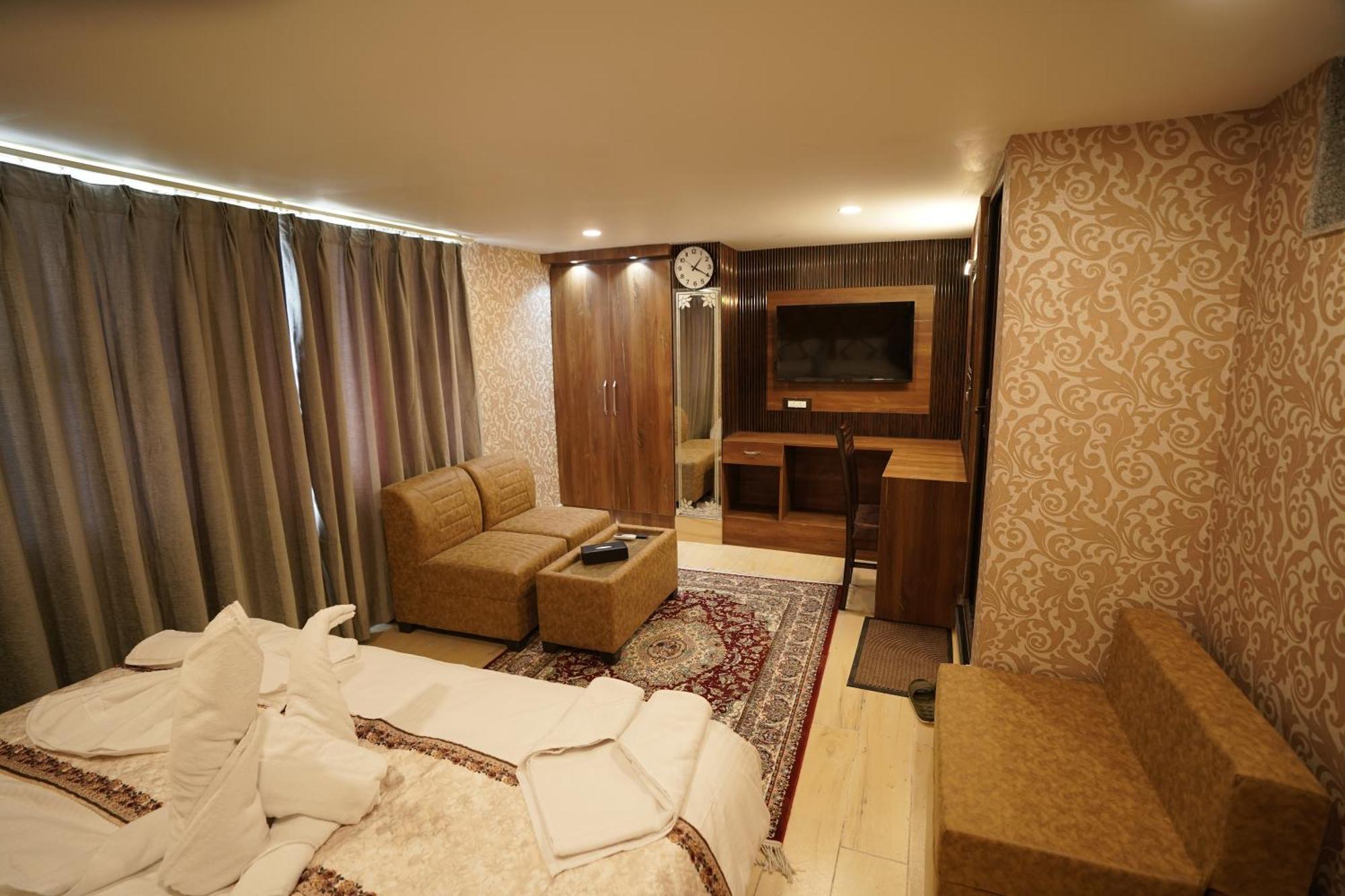 Asian Comfort 3* Srinagar (Jammu and Kashmir)