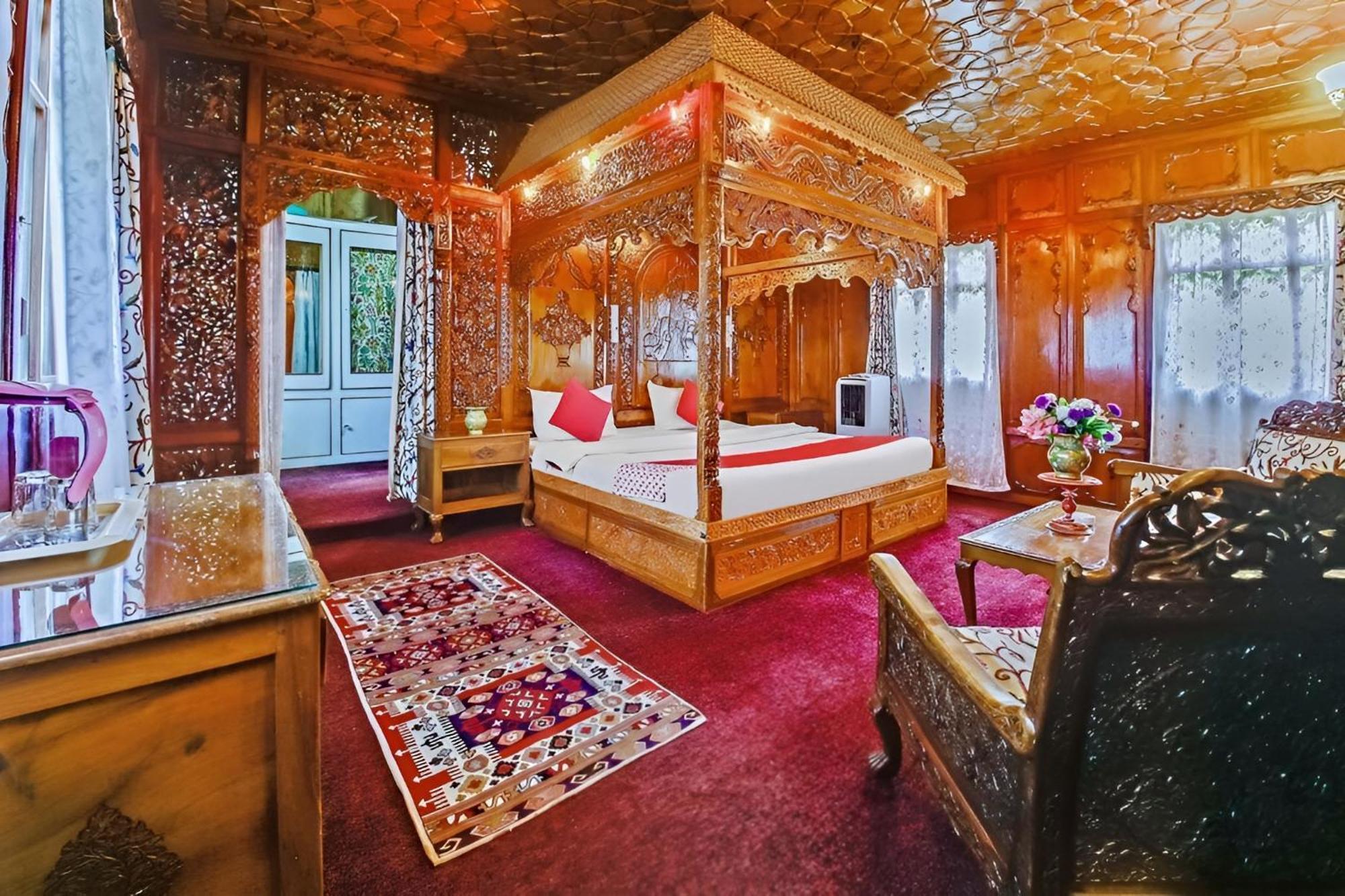 The Altaf Group Of Houseboats 4*