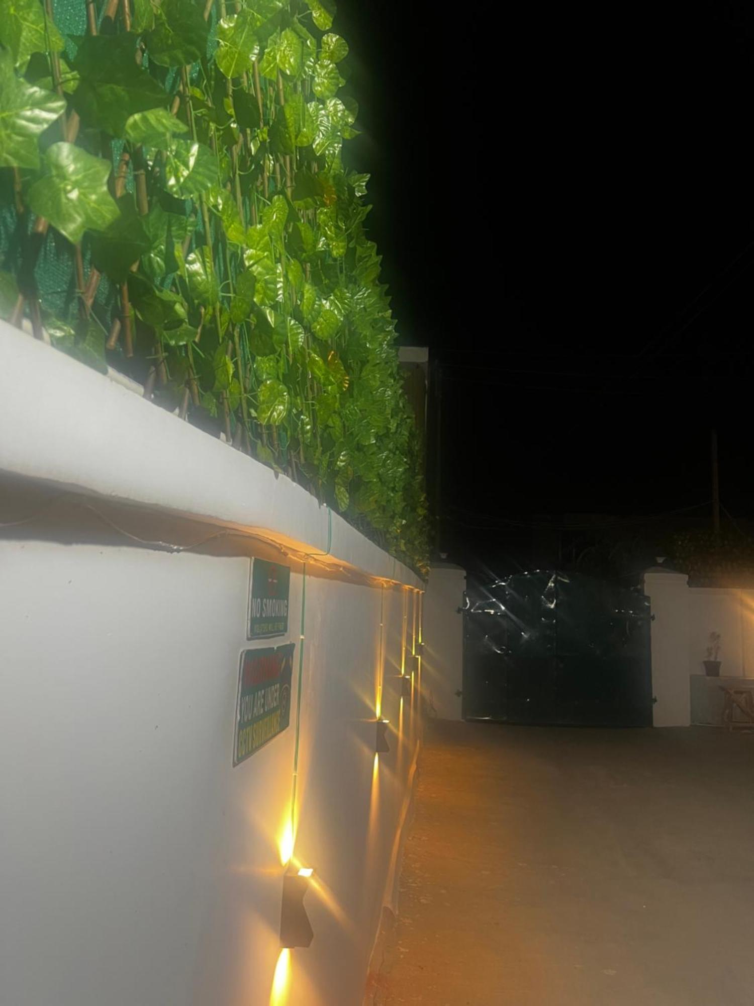 Meet In Airport Guest house Srinagar (Jammu and Kashmir)