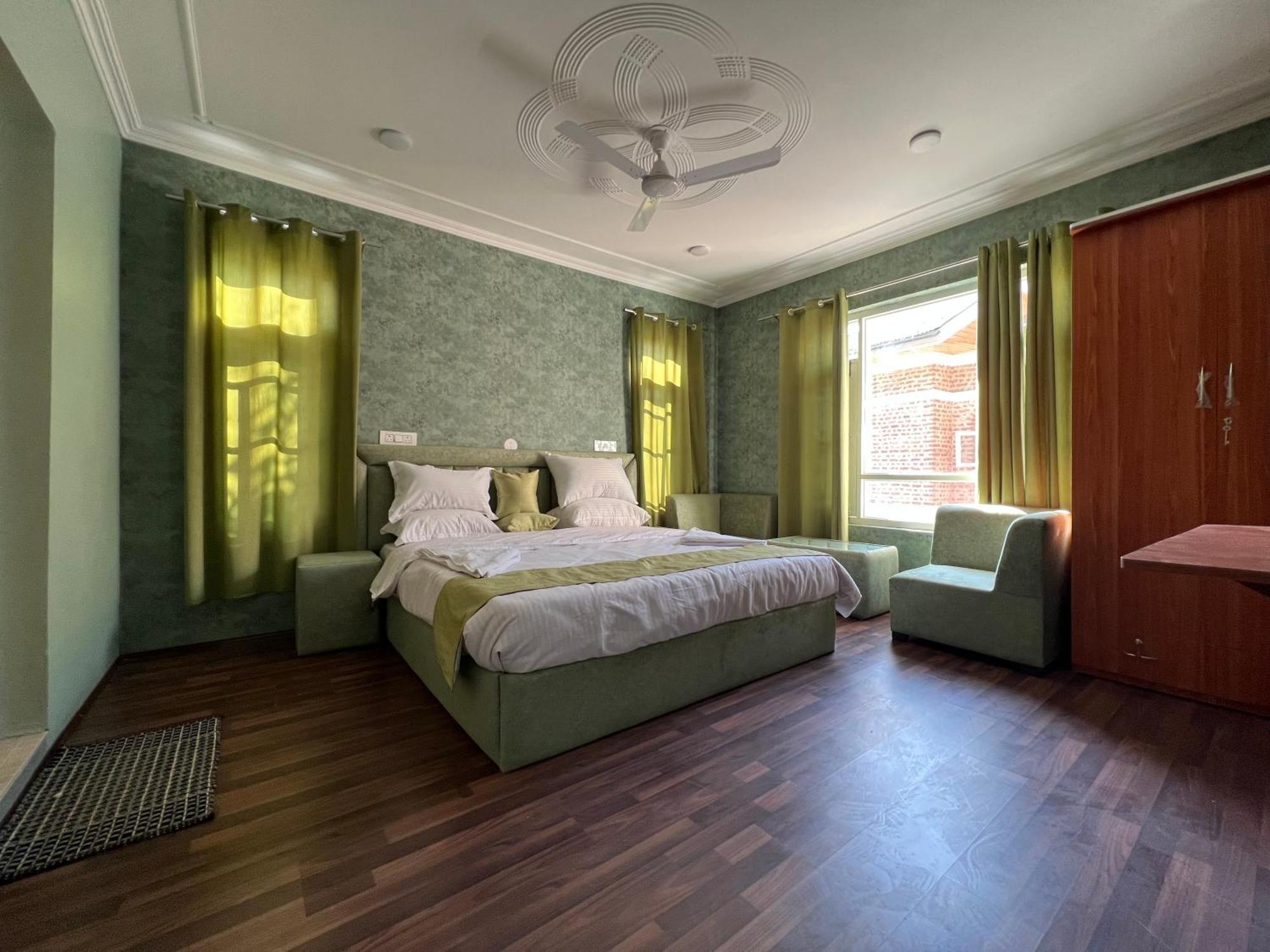 Meet In Airport Guest house Srinagar (Jammu and Kashmir)