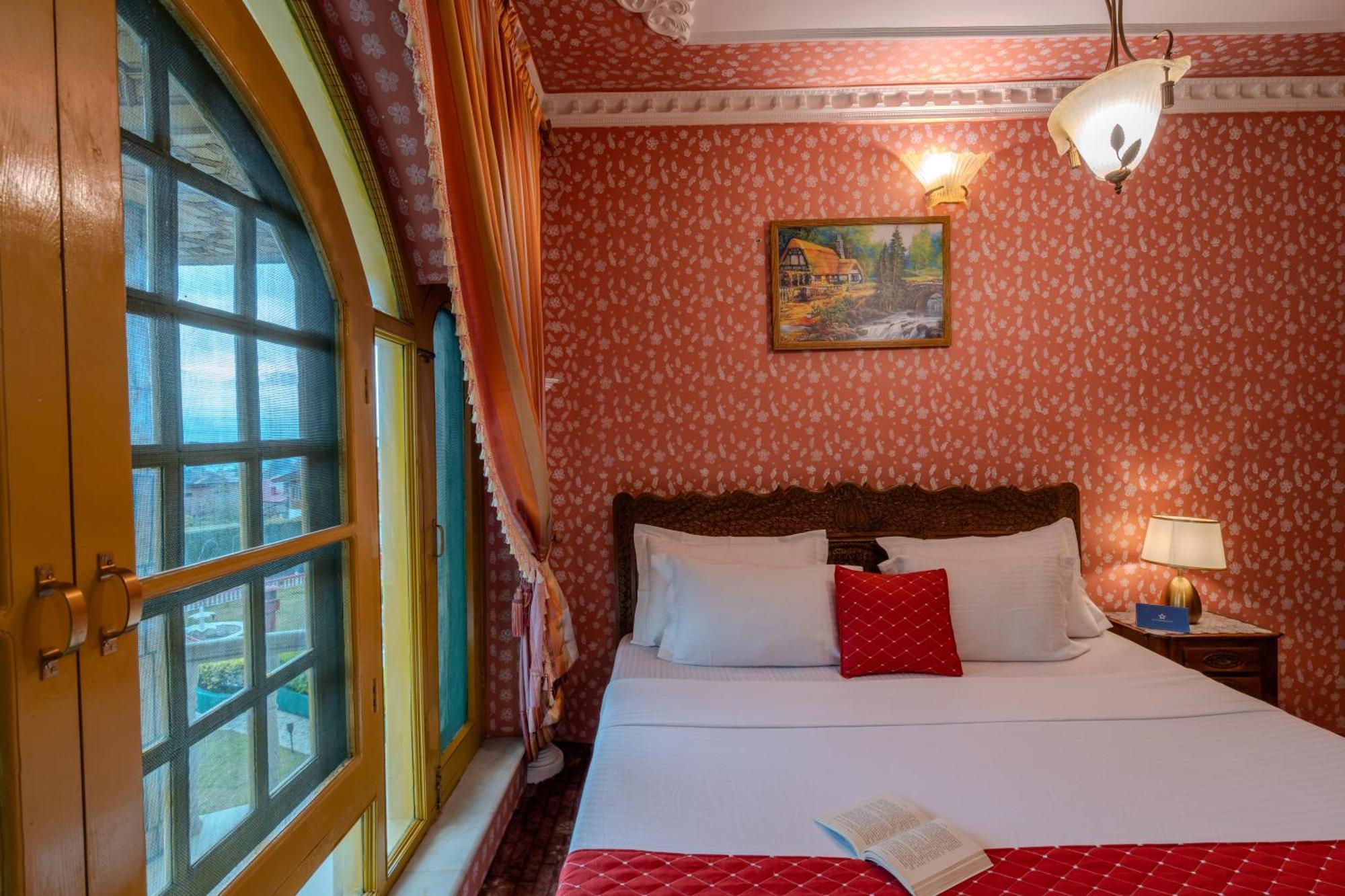 Villa Saffronstays King Mahal Srinagar (Jammu and Kashmir)