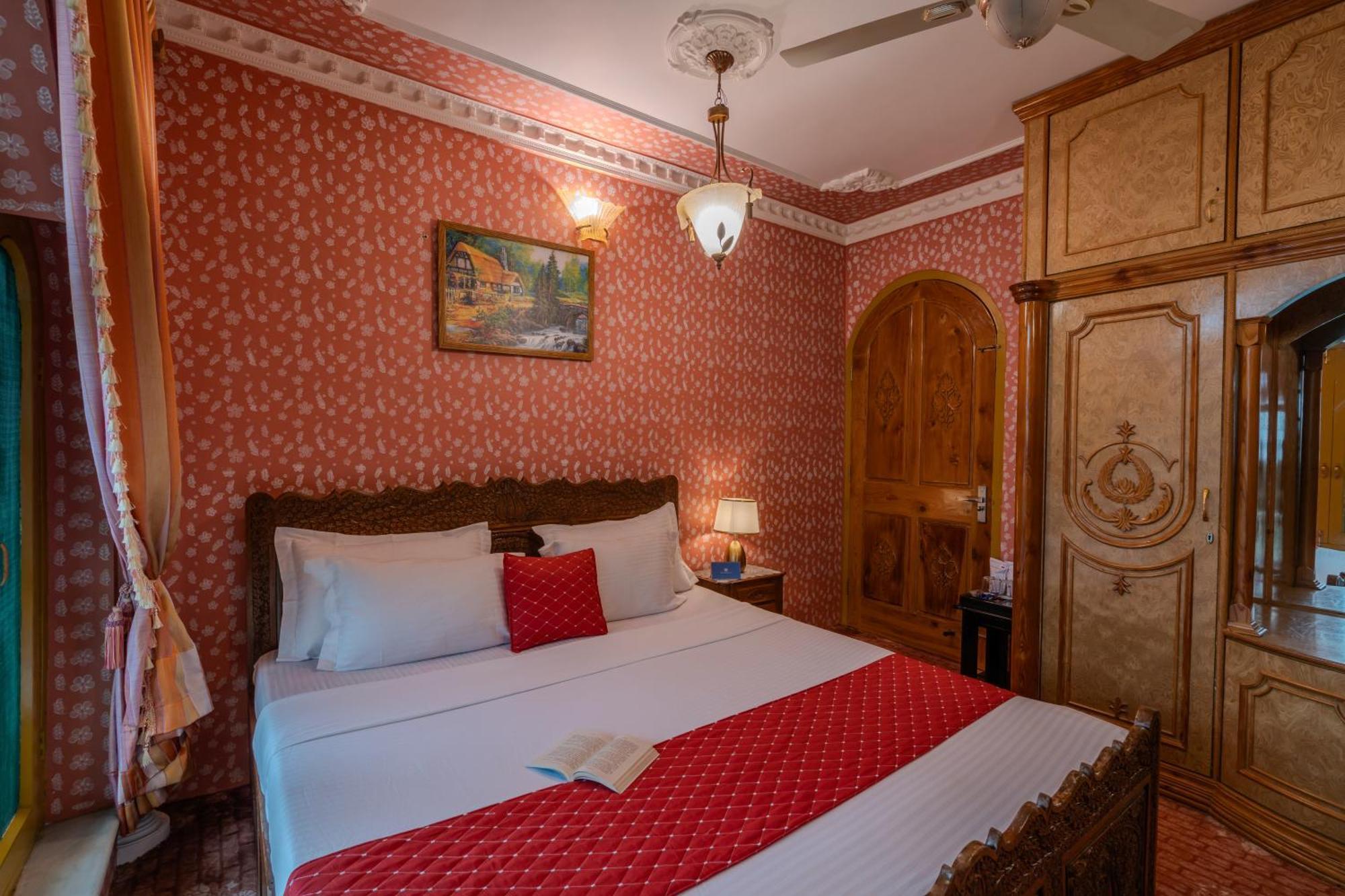 Saffronstays King Mahal Srinagar (Jammu and Kashmir)