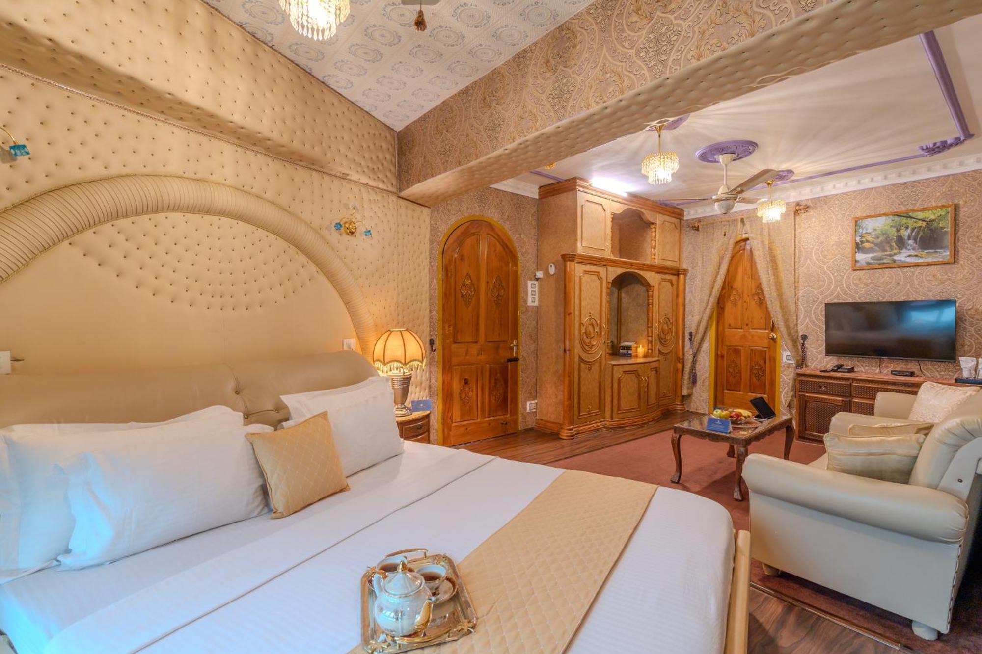 Saffronstays King Mahal * Srinagar (Jammu and Kashmir)