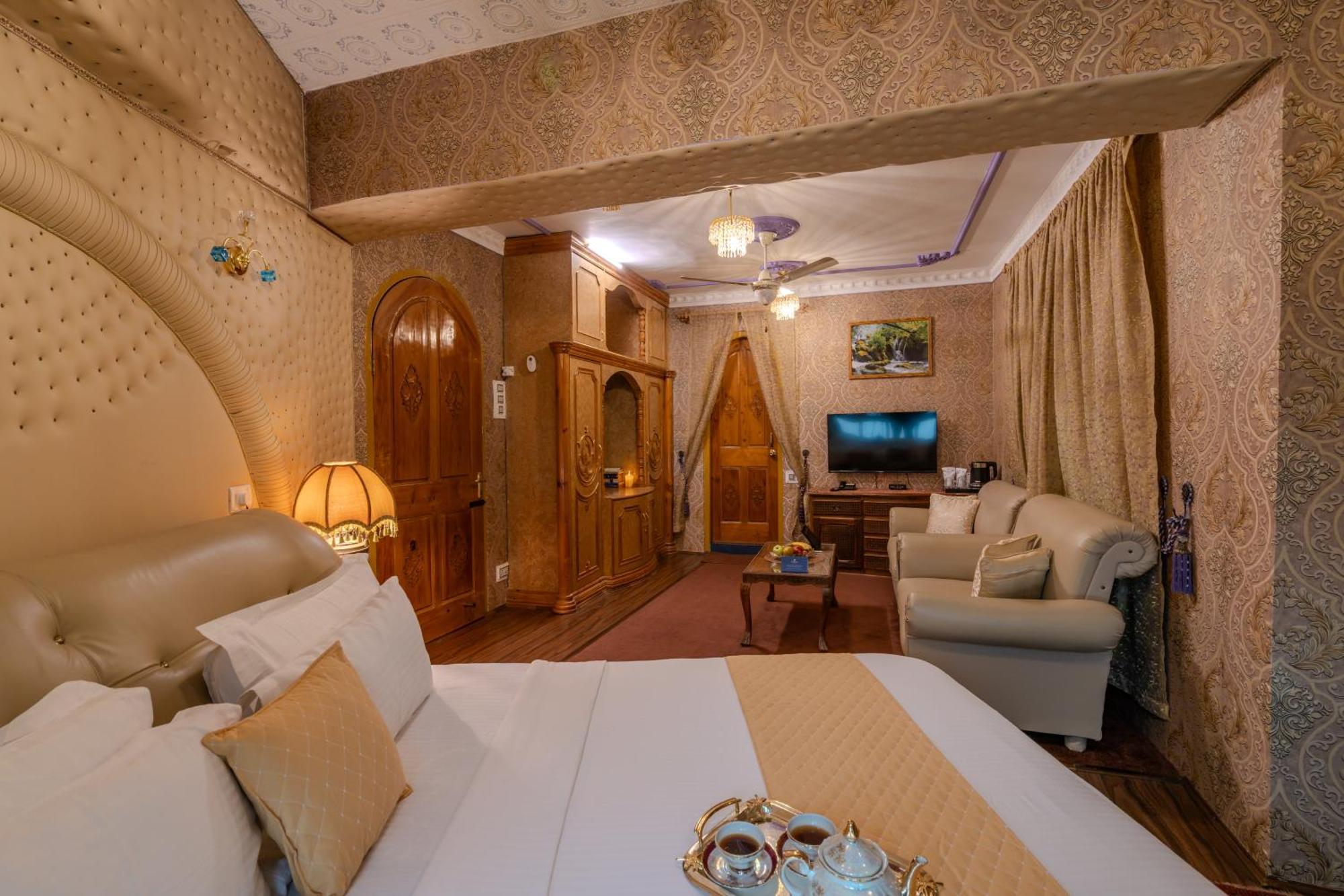 Villa Saffronstays King Mahal Srinagar (Jammu and Kashmir)