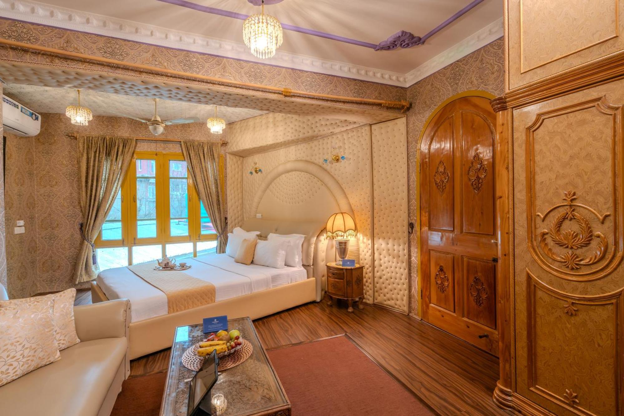 Saffronstays King Mahal Villa