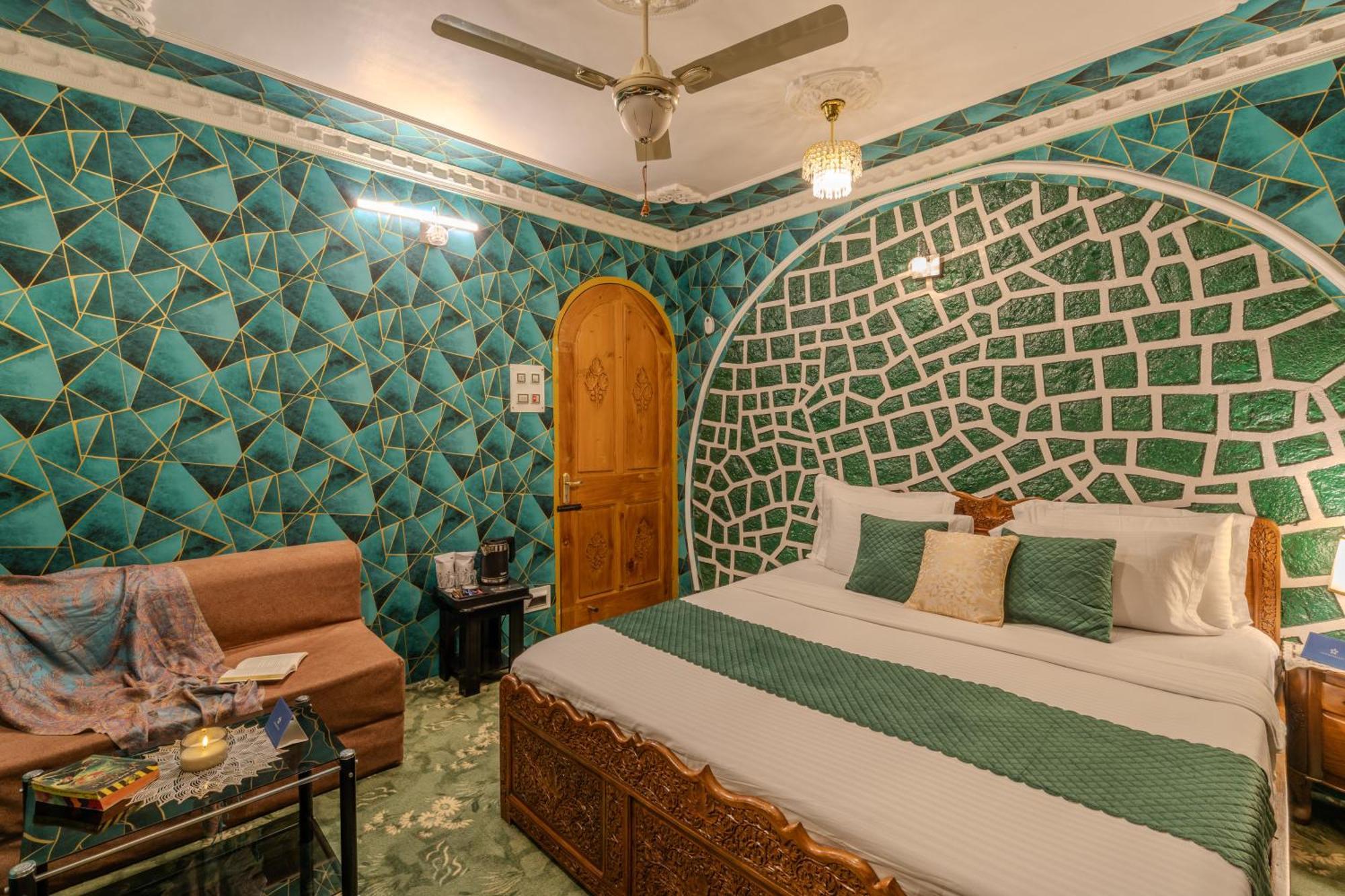Saffronstays King Mahal Villa