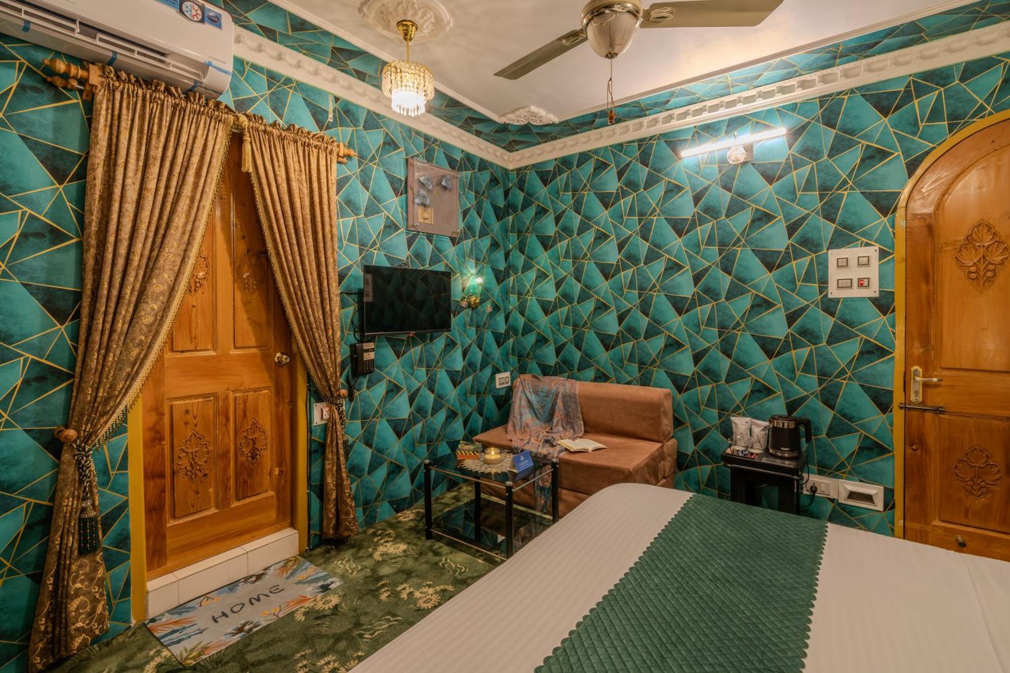 Saffronstays King Mahal Villa