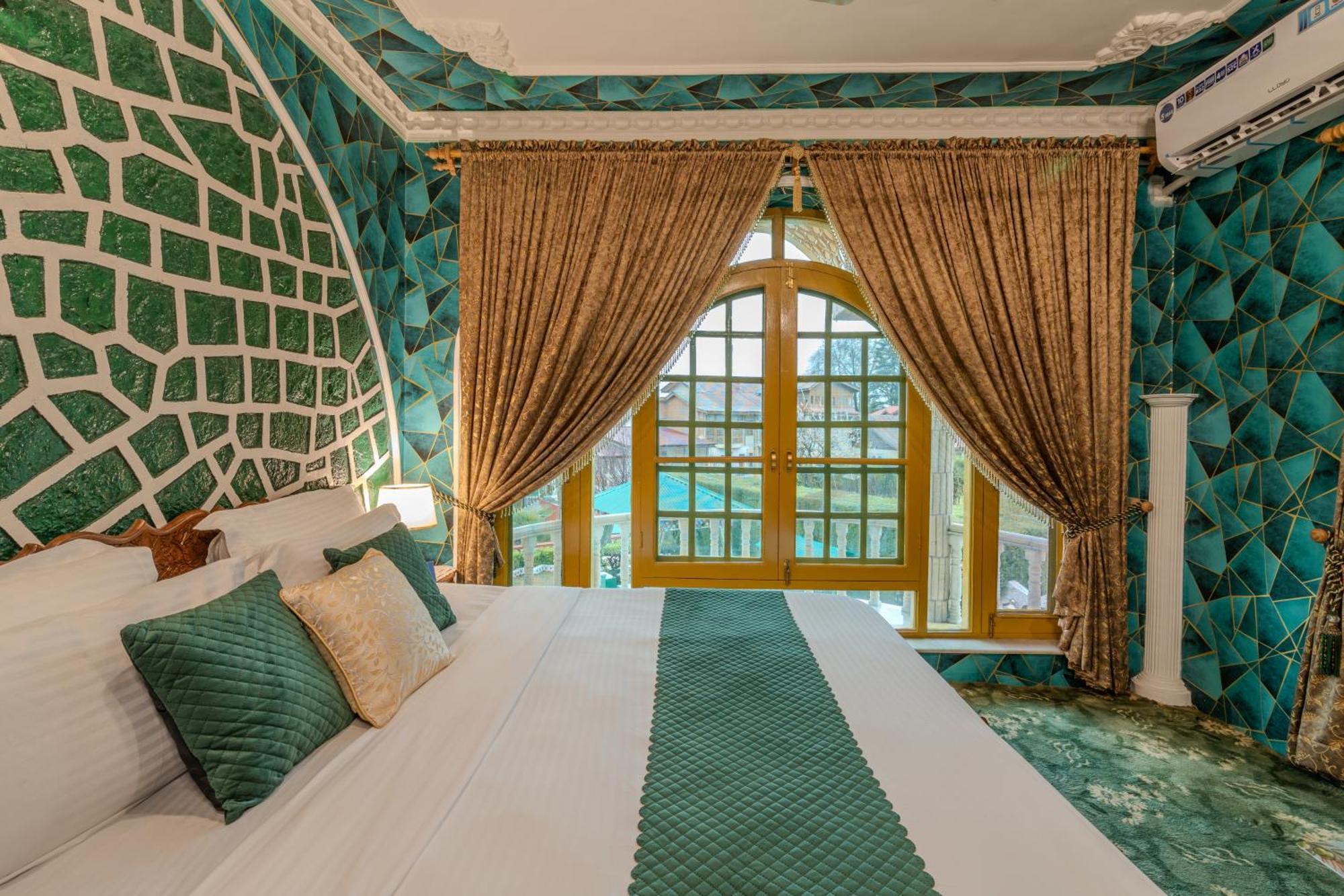Saffronstays King Mahal Srinagar (Jammu and Kashmir)