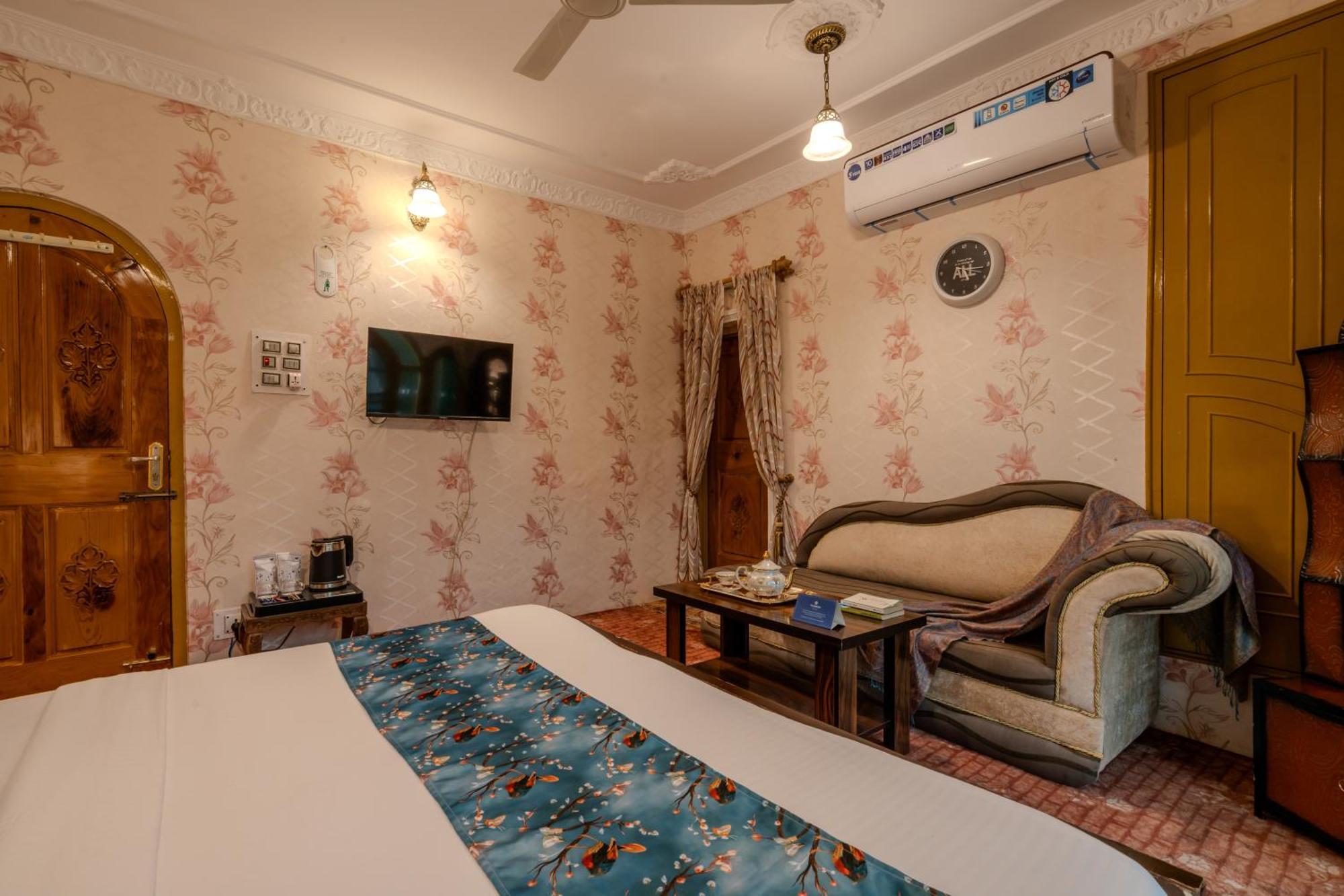 Saffronstays King Mahal Villa Srinagar (Jammu and Kashmir)