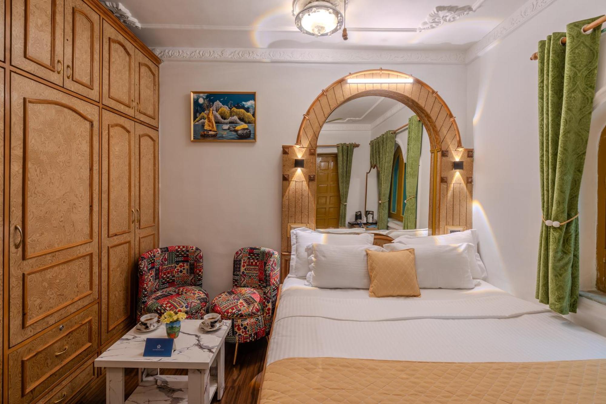 Saffronstays King Mahal Srinagar (Jammu and Kashmir)