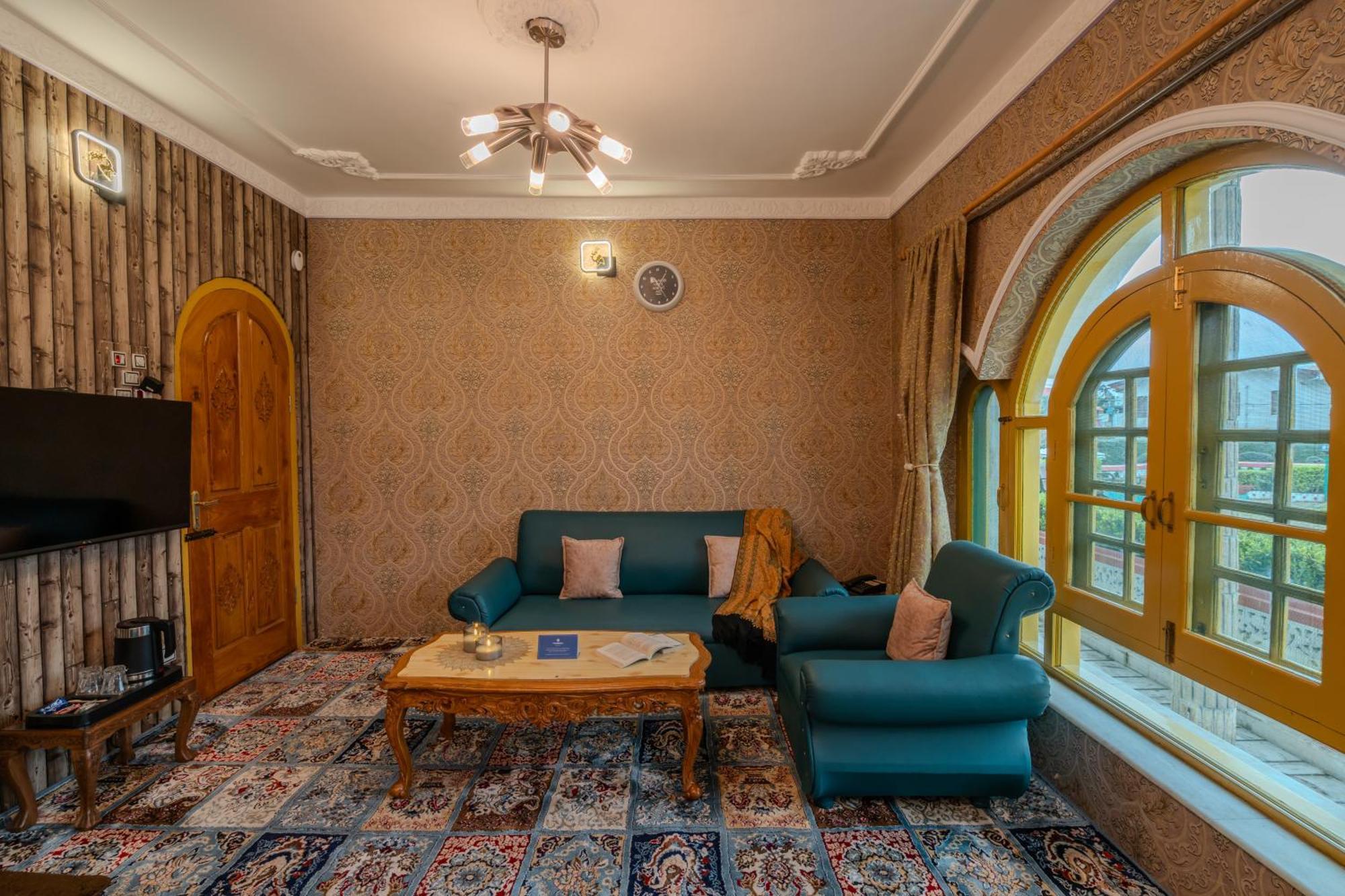 Villa Saffronstays King Mahal
