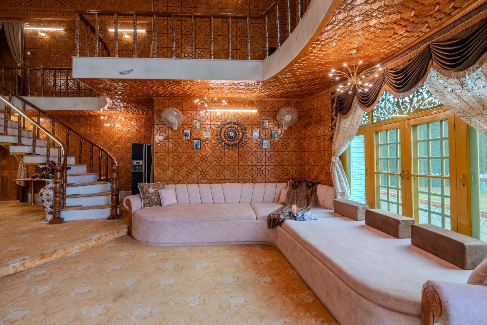 Villa Saffronstays King Mahal *