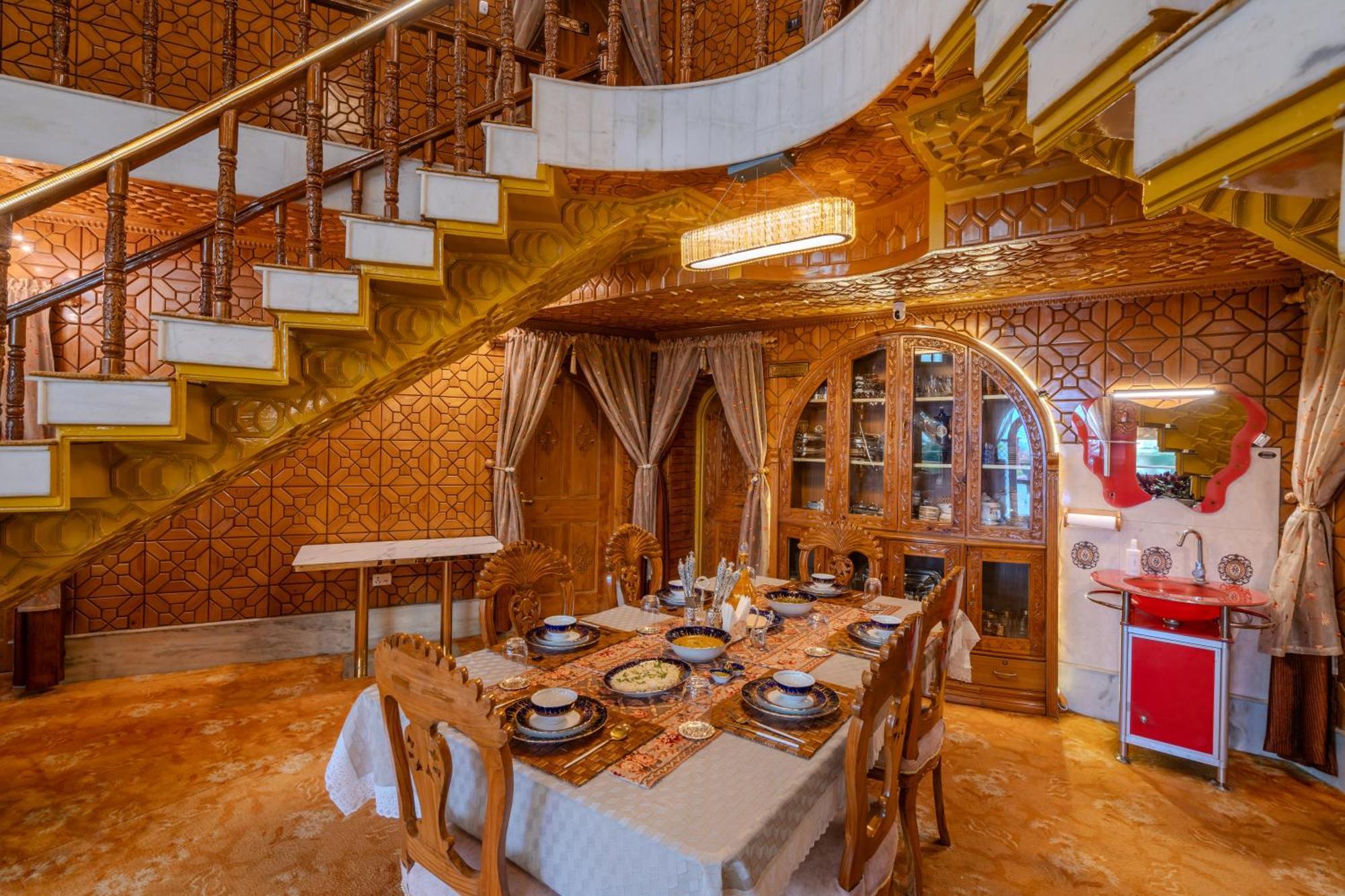 Saffronstays King Mahal Villa