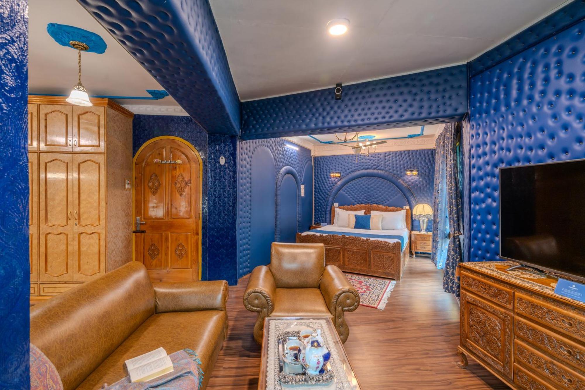 Saffronstays King Mahal Srinagar (Jammu and Kashmir)