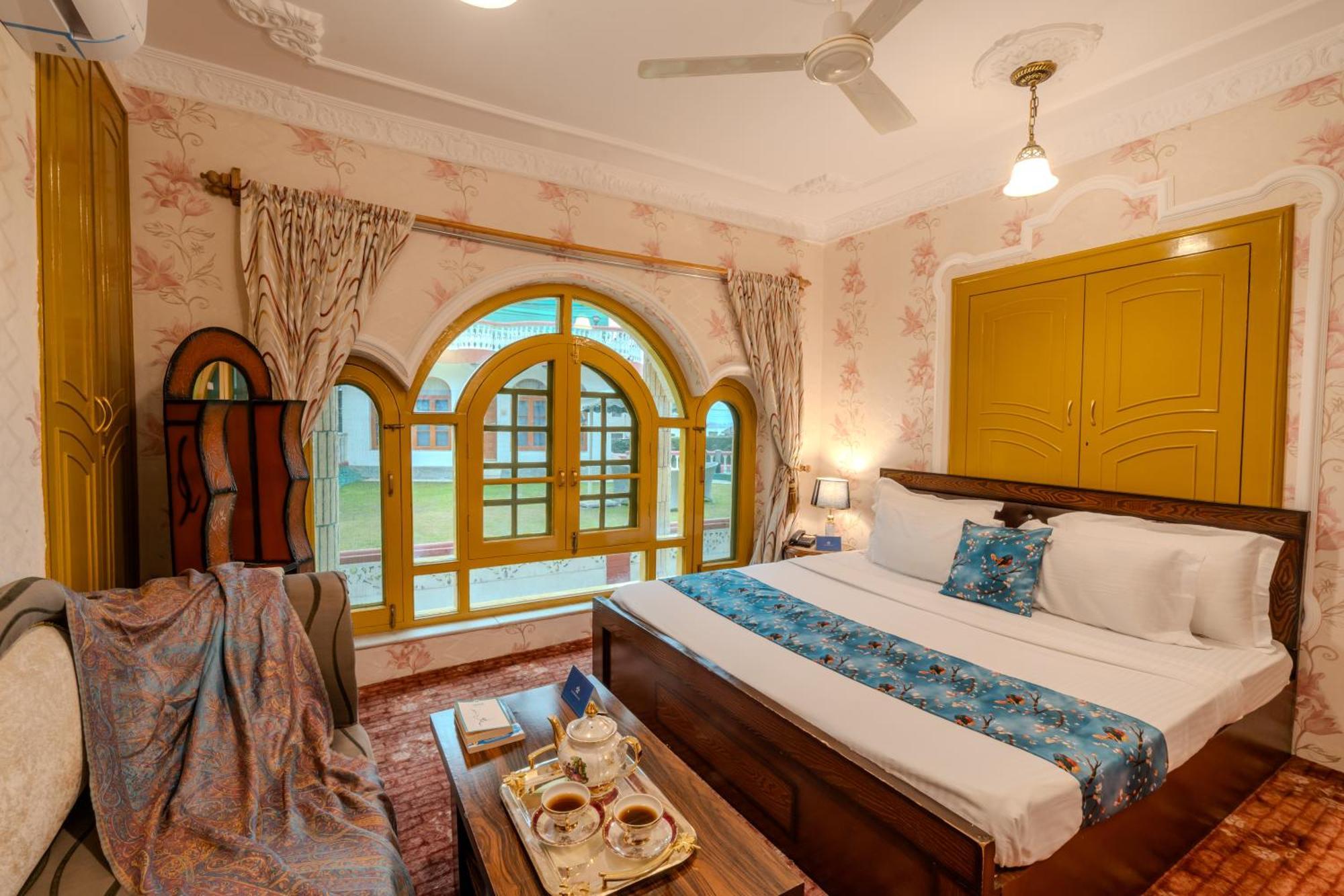 Villa Saffronstays King Mahal Srinagar (Jammu and Kashmir)