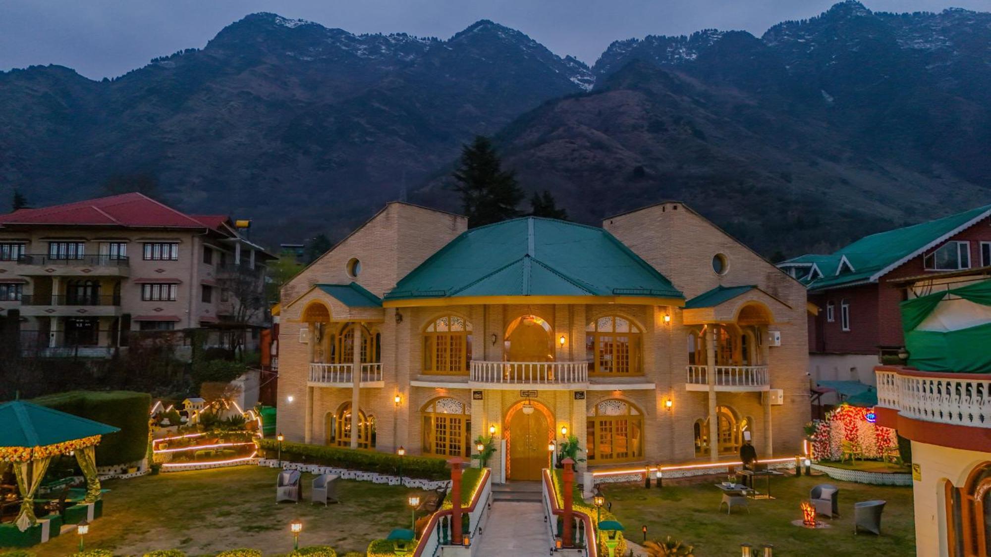 Saffronstays King Mahal Villa