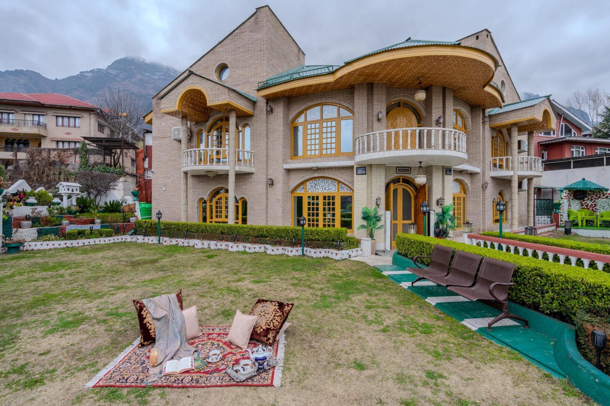 Villa Saffronstays King Mahal