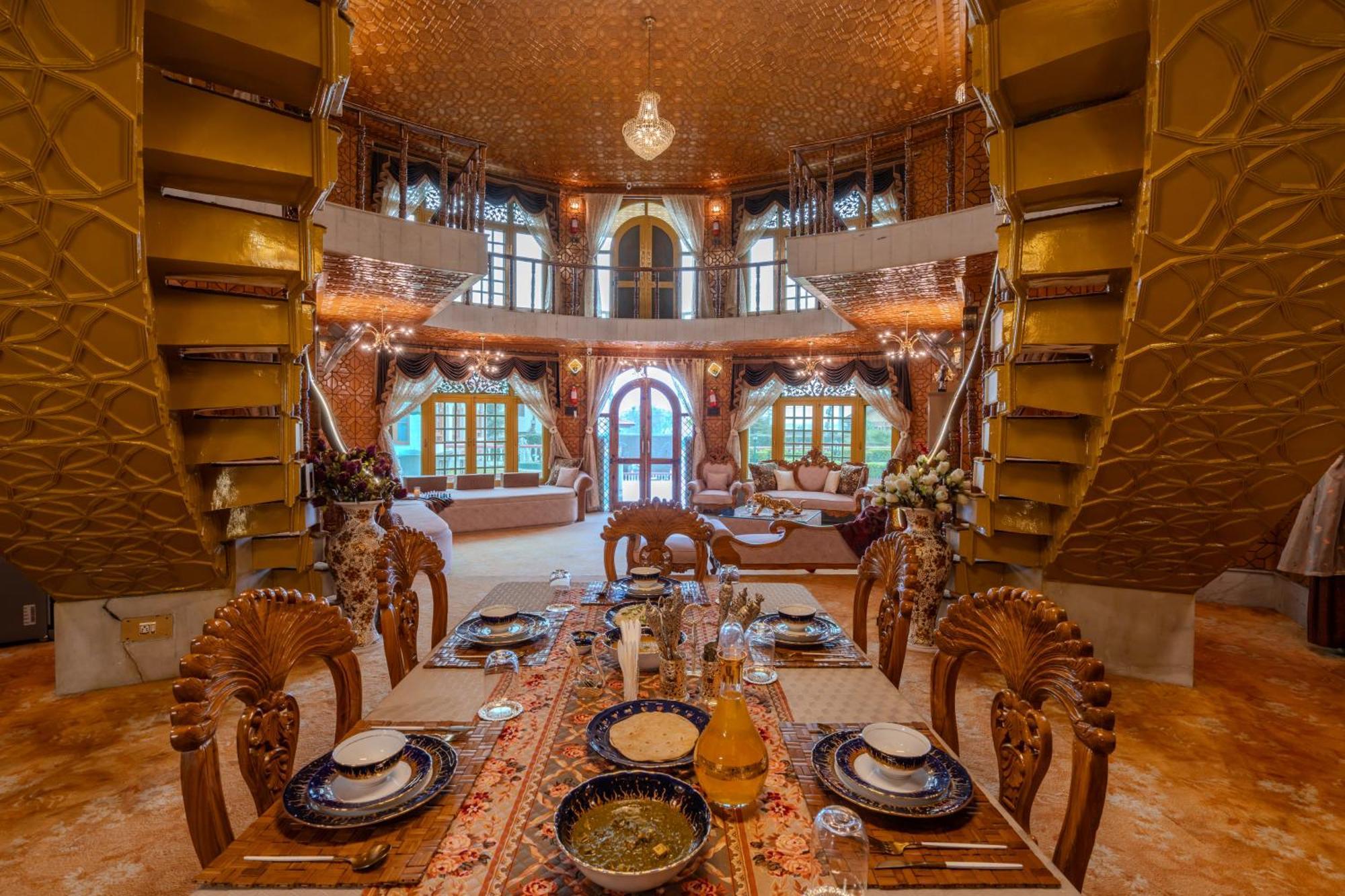Saffronstays King Mahal Villa *
